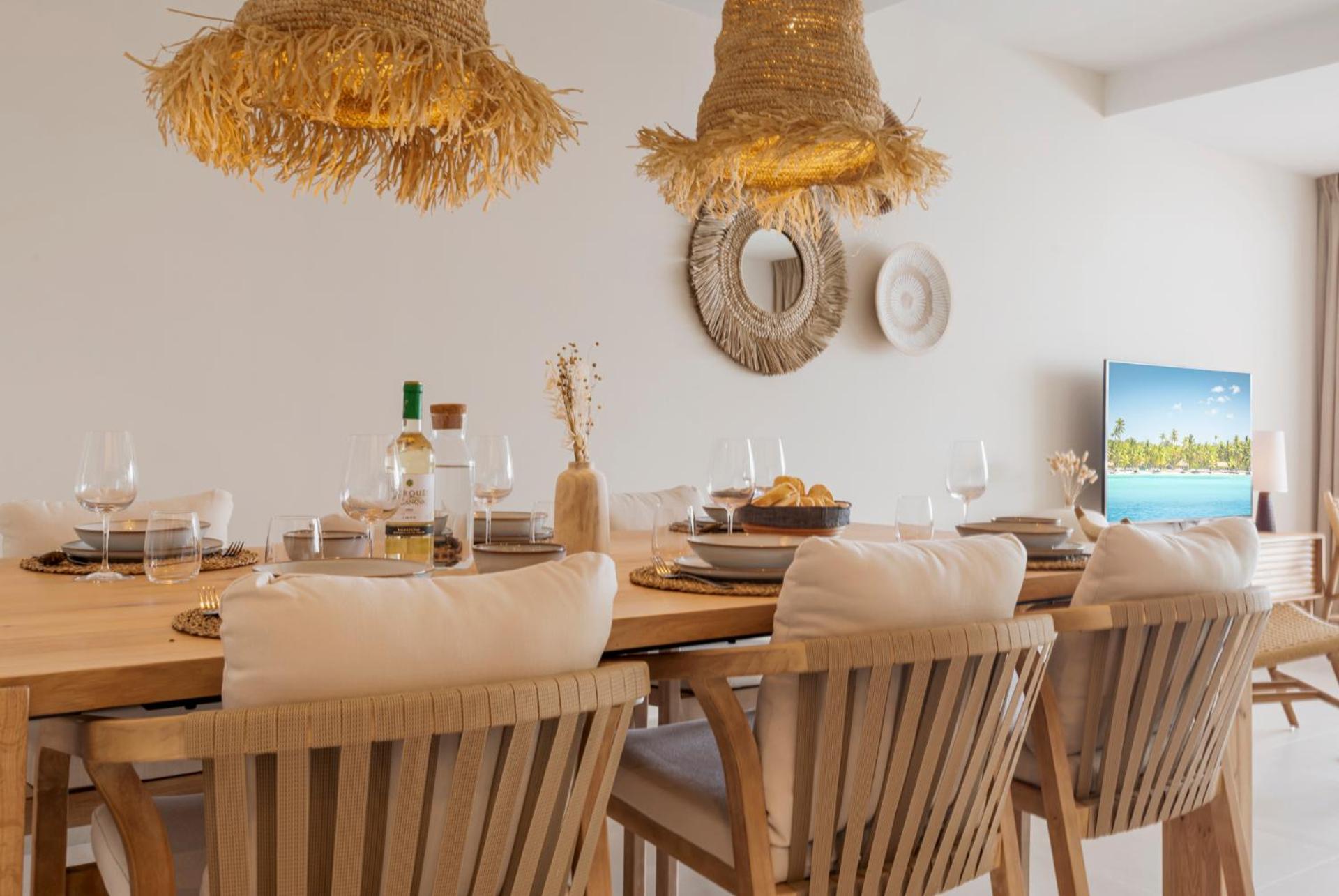 Stylish 3-bed With Sea & Pool Views *