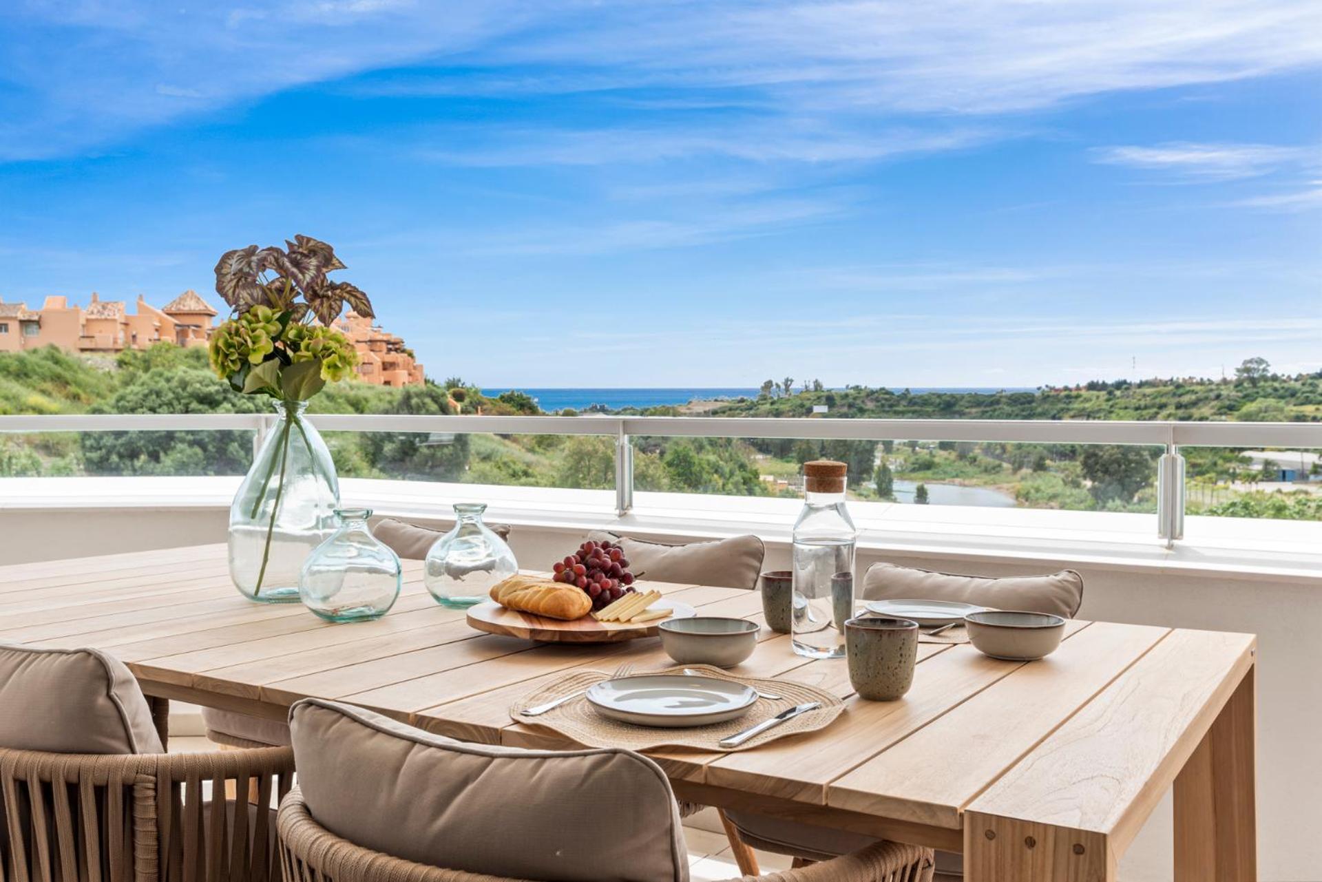 Stylish 3-bed With Sea & Pool Views Estepona