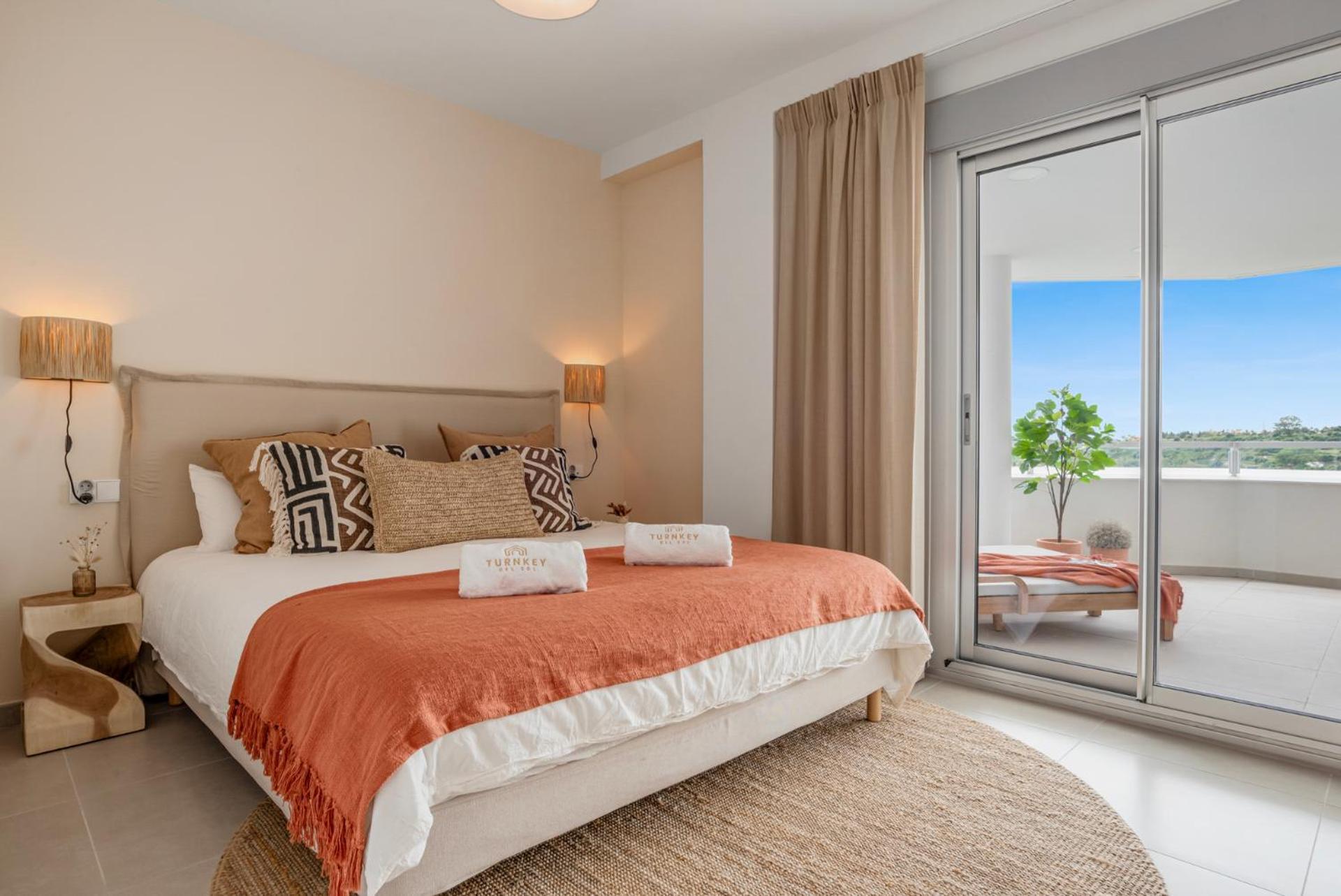 Stylish 3-bed With Sea & Pool Views Apartment *
