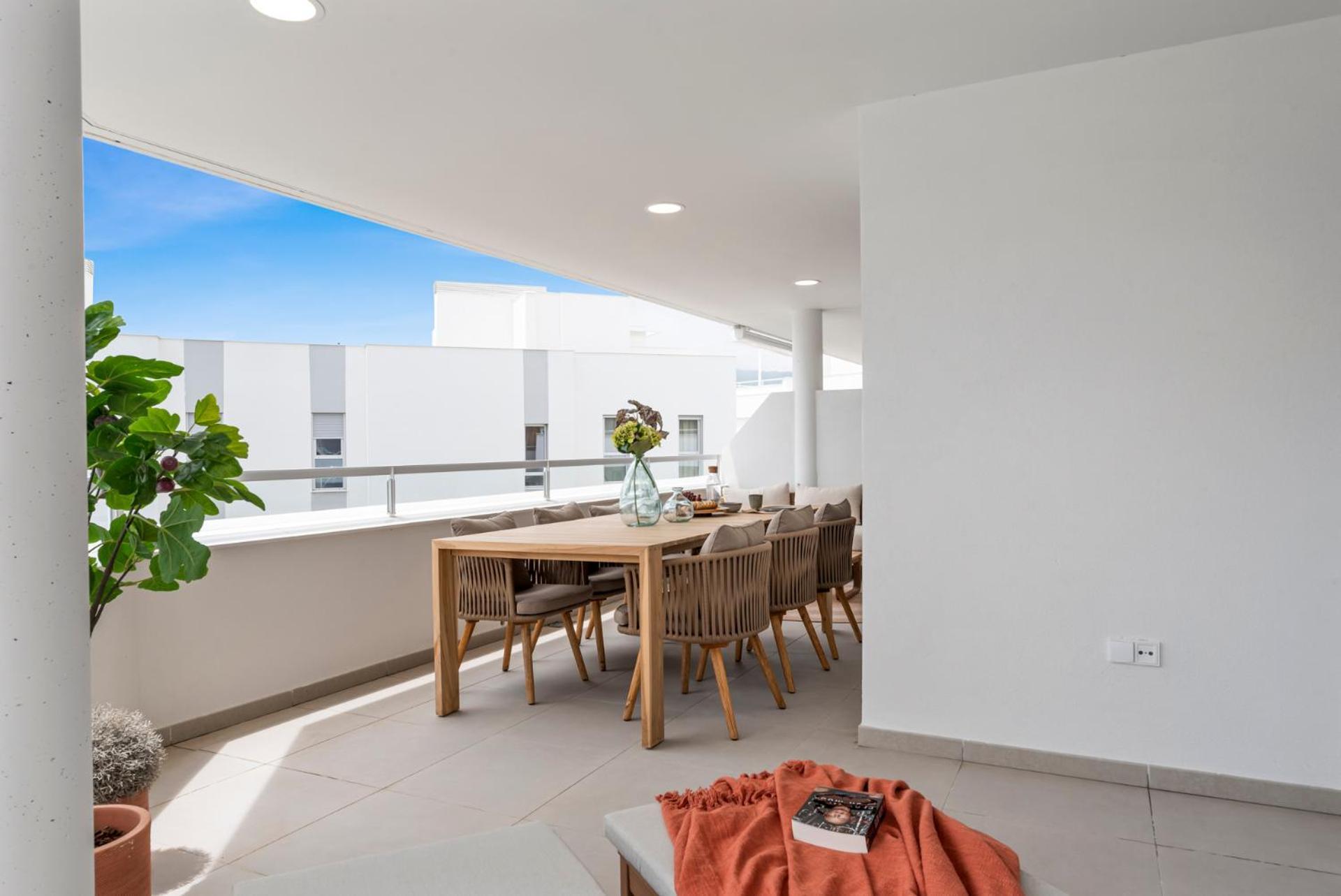 Appartement Stylish 3-bed With Sea & Pool Views *