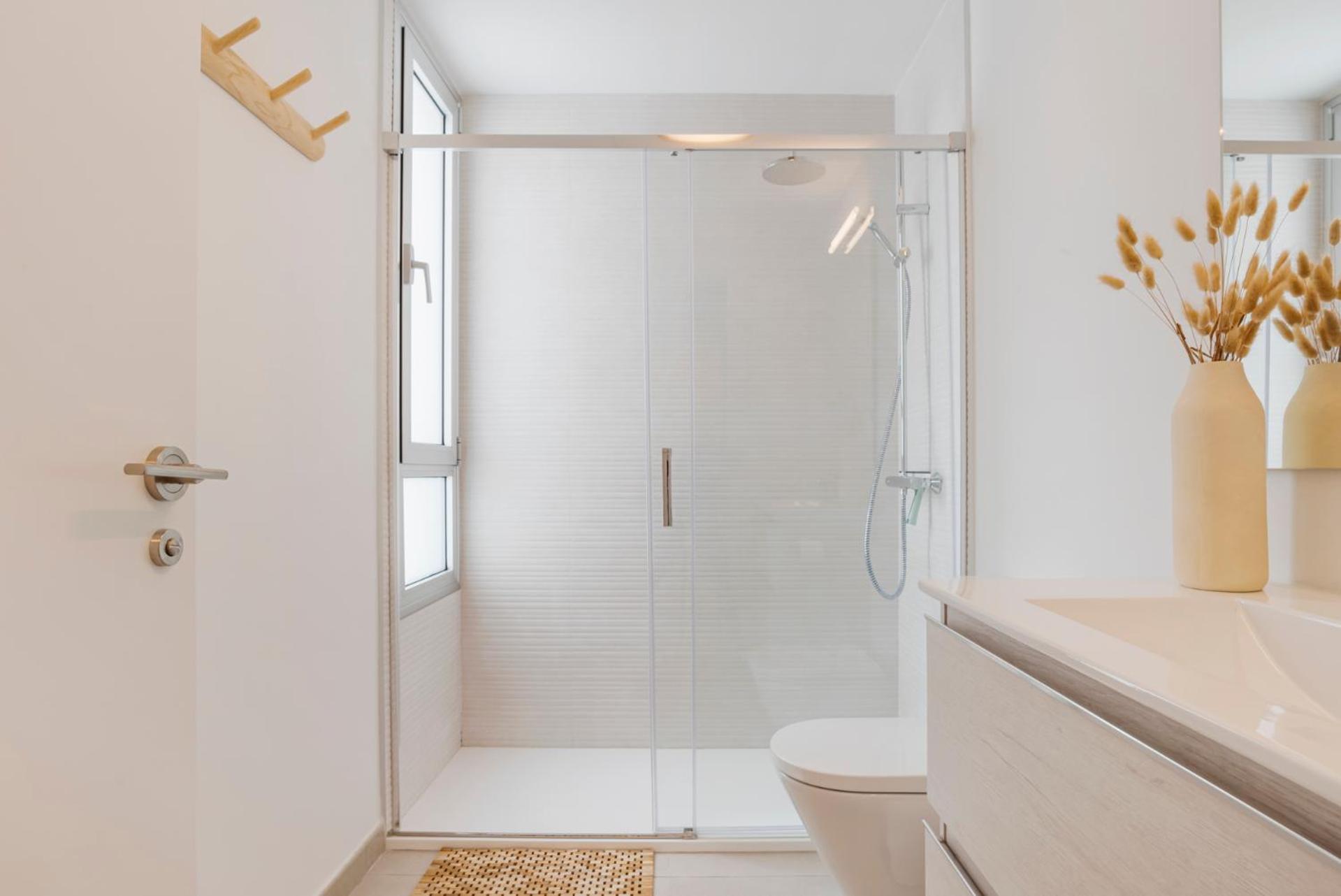 Stylish 3-bed With Sea & Pool Views Appartement