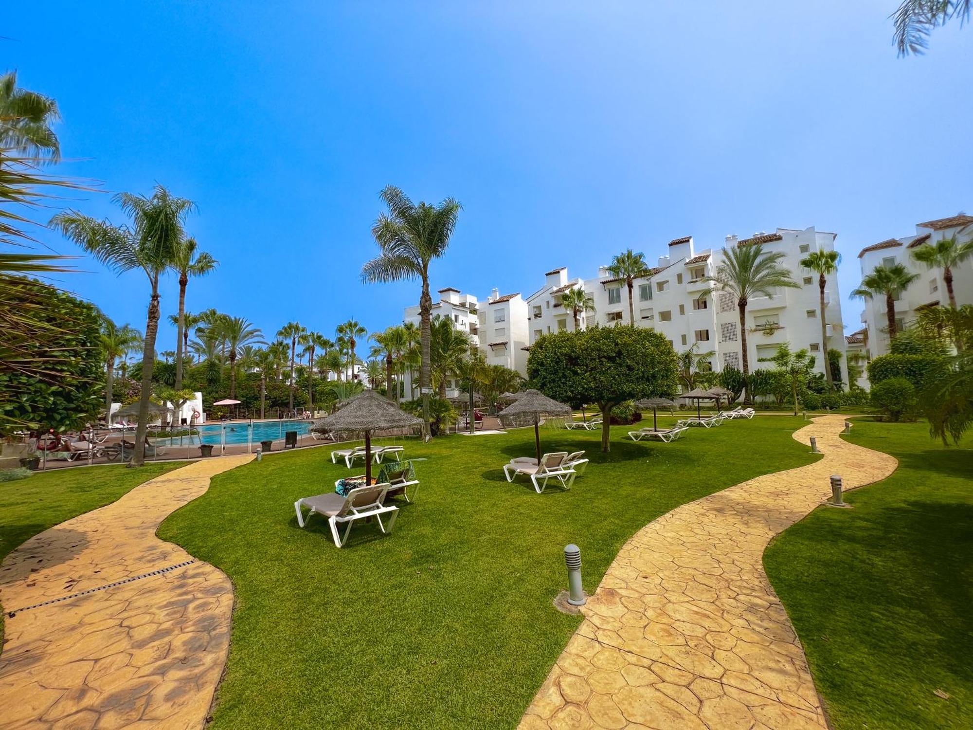Costalita F - Beachside Appartement Estepona