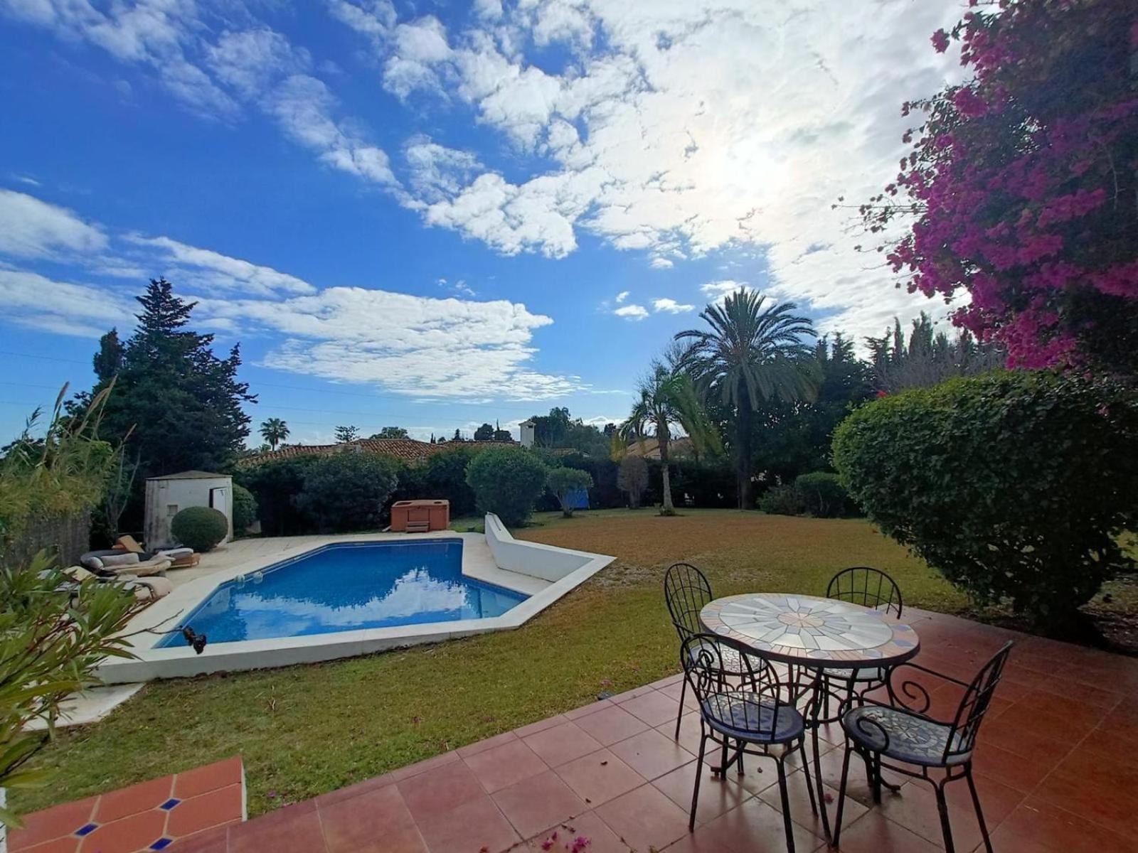 Exclusive Secluded With Private Pool Hot Tub & Bbq -7 Minutes From Marbella