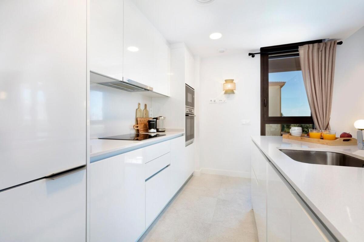 Modern 4-person With Pool & Indoor Parking * Estepona