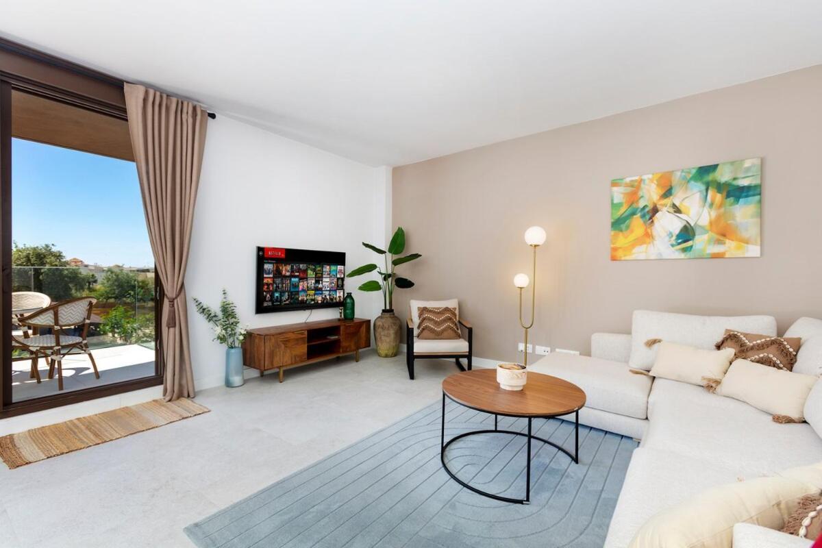 Modern 4-person With Pool & Indoor Parking Apartamento *