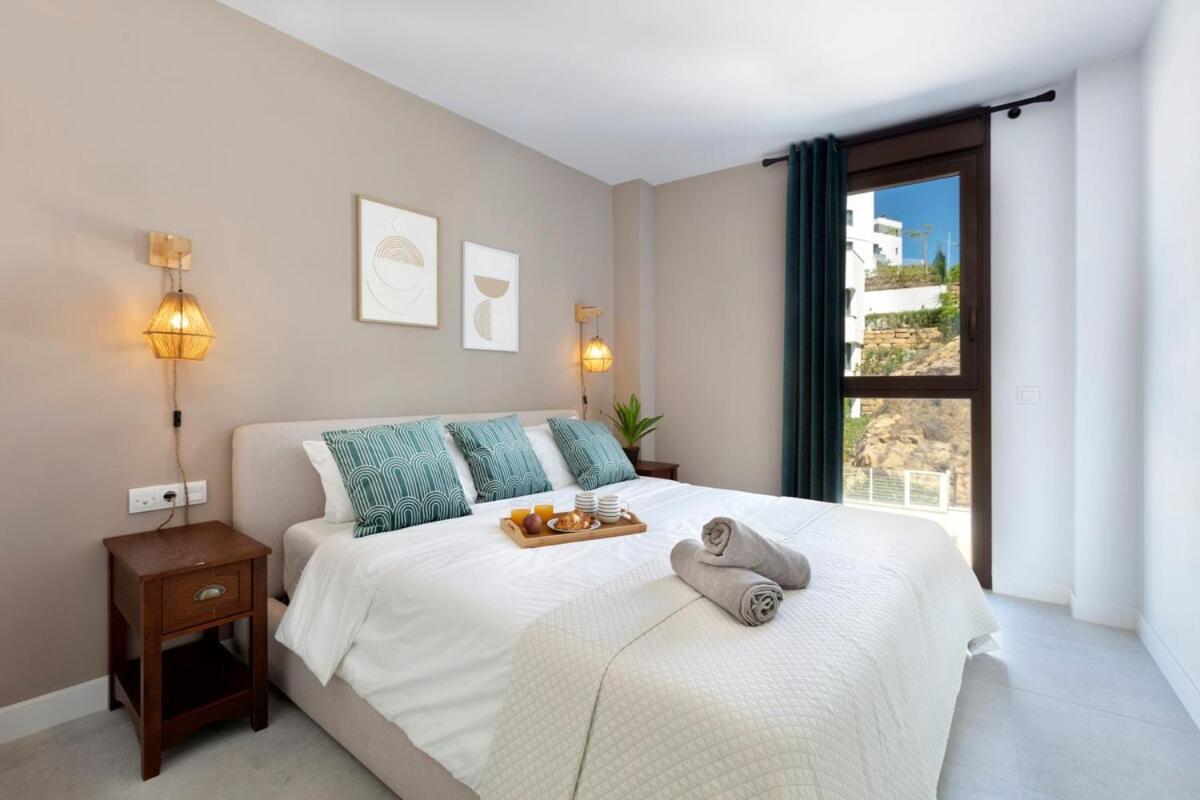 Modern 4-person With Pool & Indoor Parking * Estepona