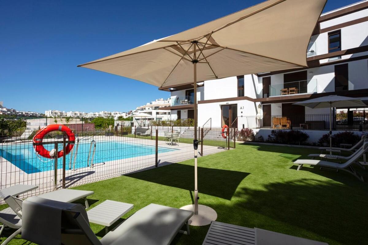 Modern 4-person With Pool & Indoor Parking Apartamento