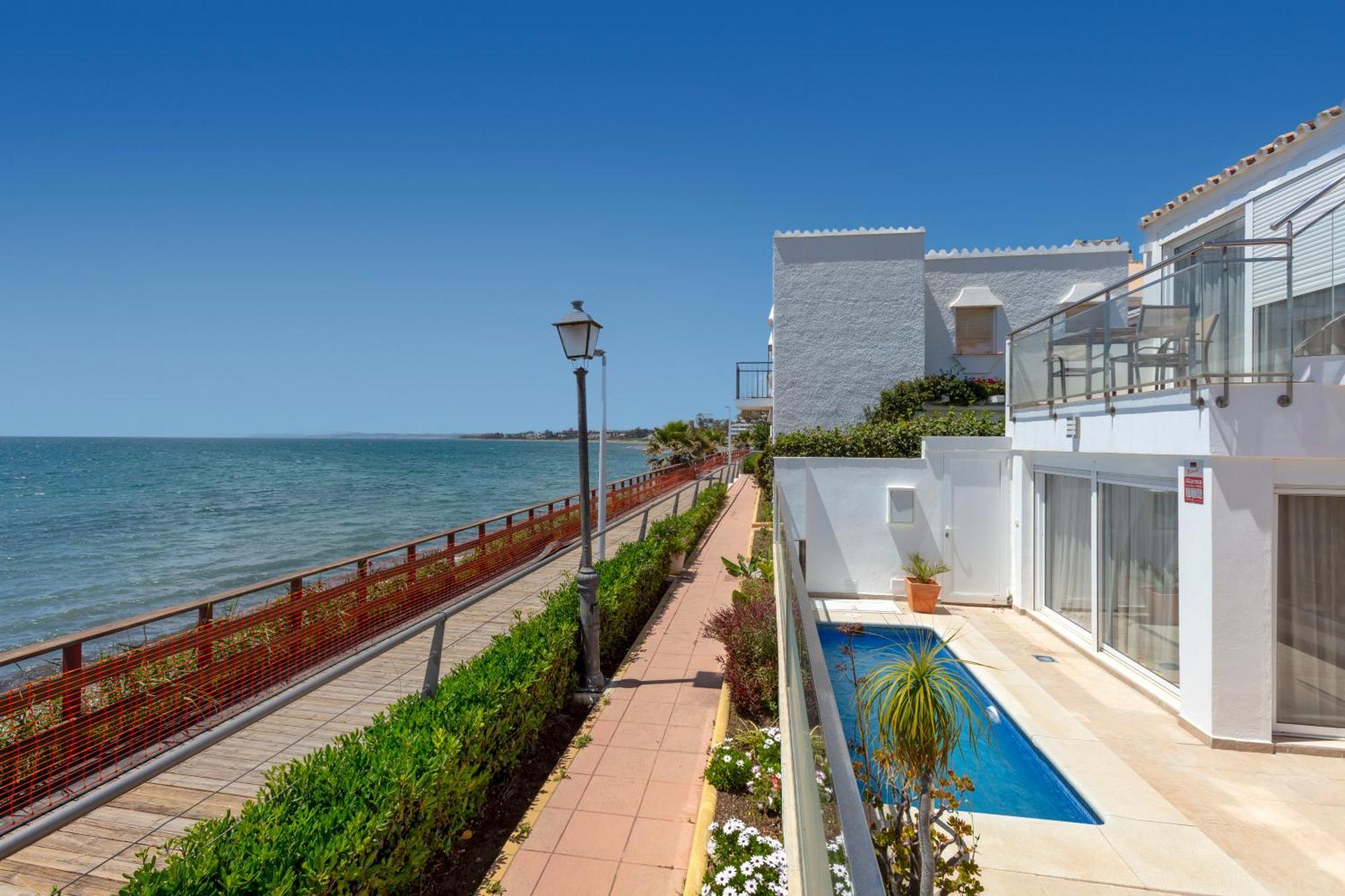 Villa First Row Estepona