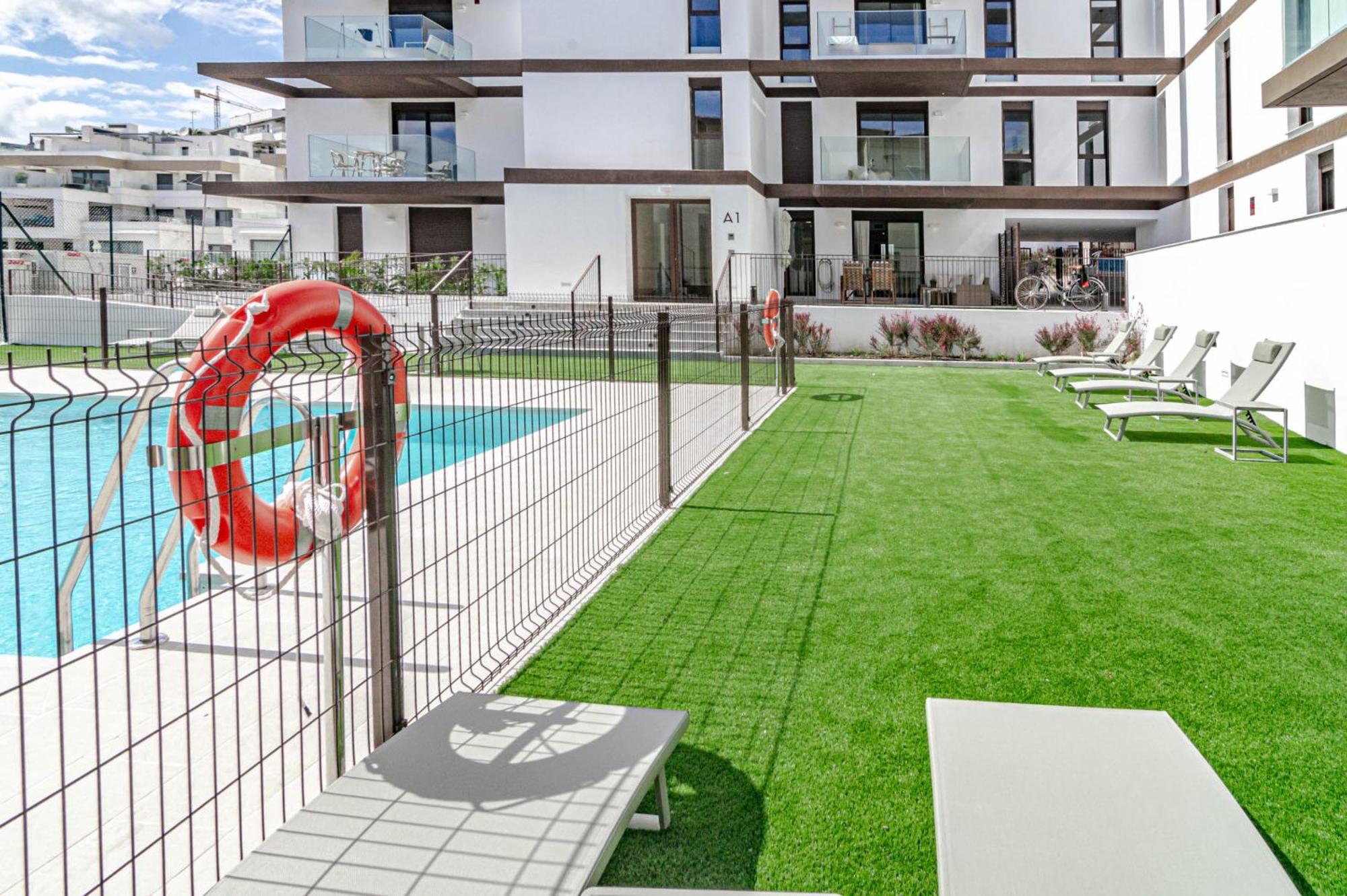 Lmea20a - Luxury - Pool View & Walk To