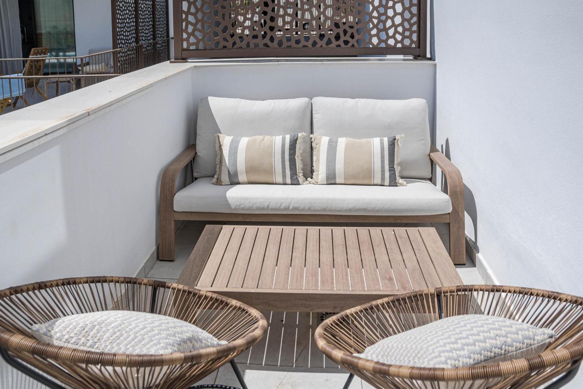 Lmea20a - Luxury - Pool View & Walk To * Estepona