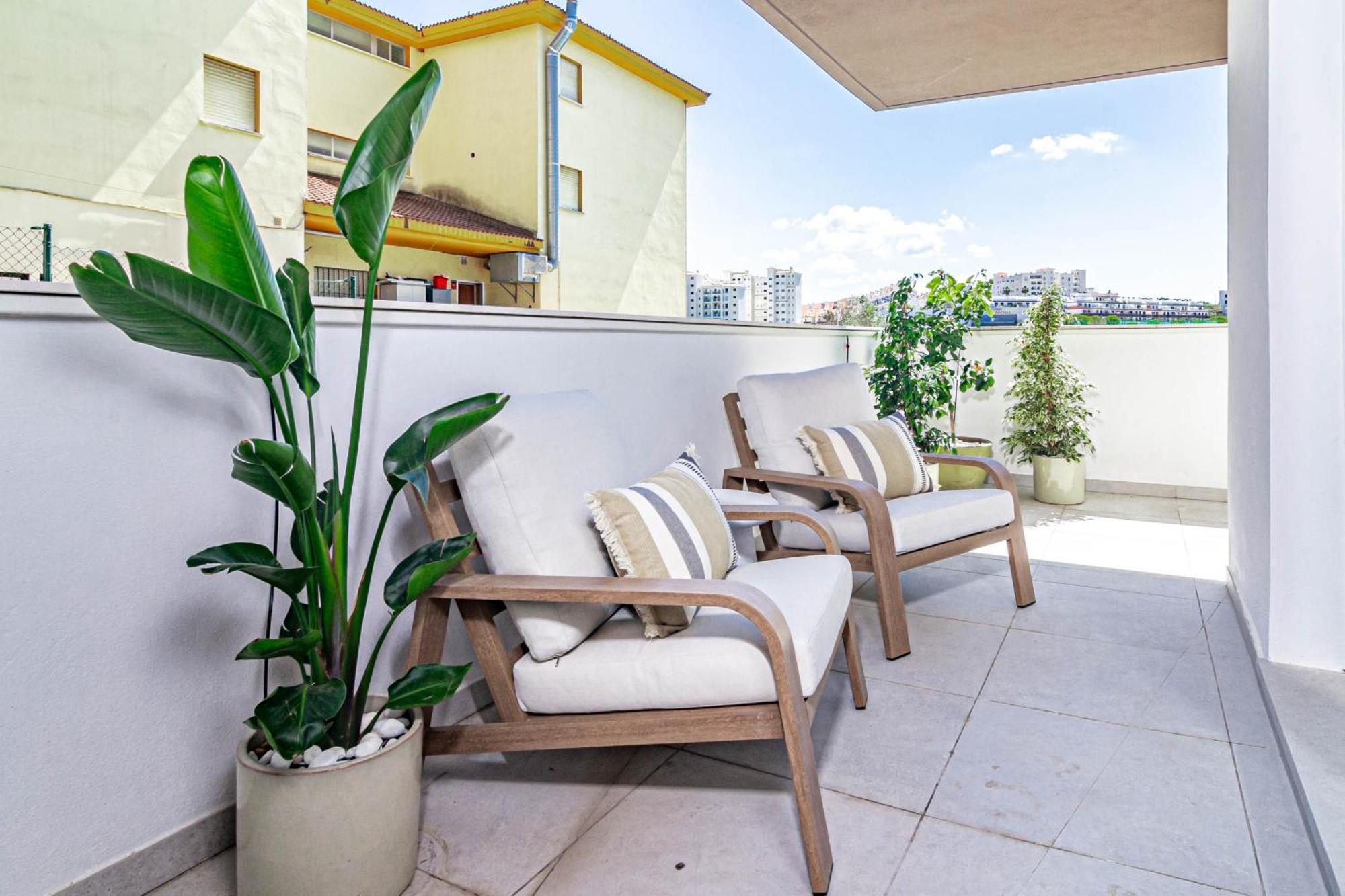 Lmea20a - Luxury - Pool View & Walk To Estepona