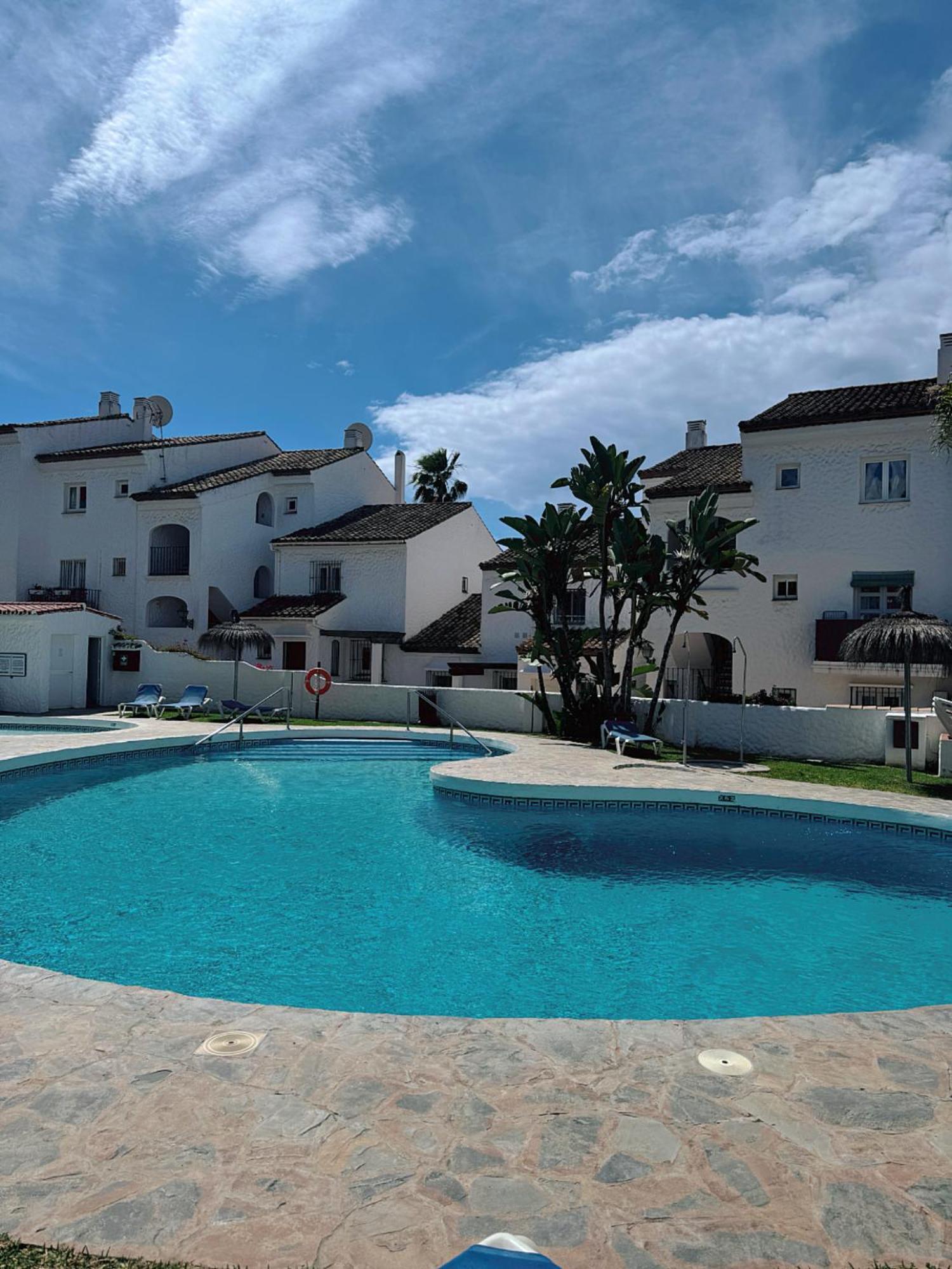 2 Bed In Benavista Apartment *