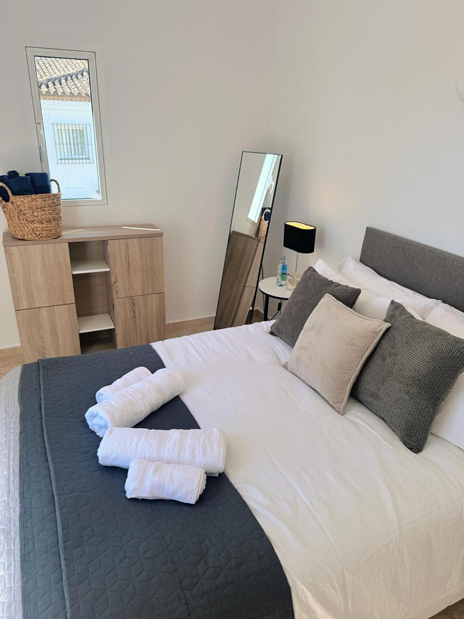 2 Bed In Benavista Apartment *