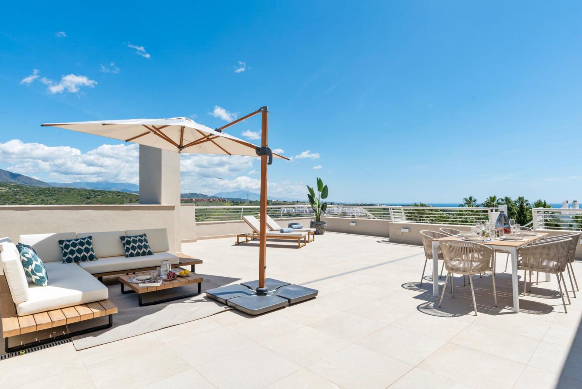 Royal Penthouse Sunny Golf Appartement