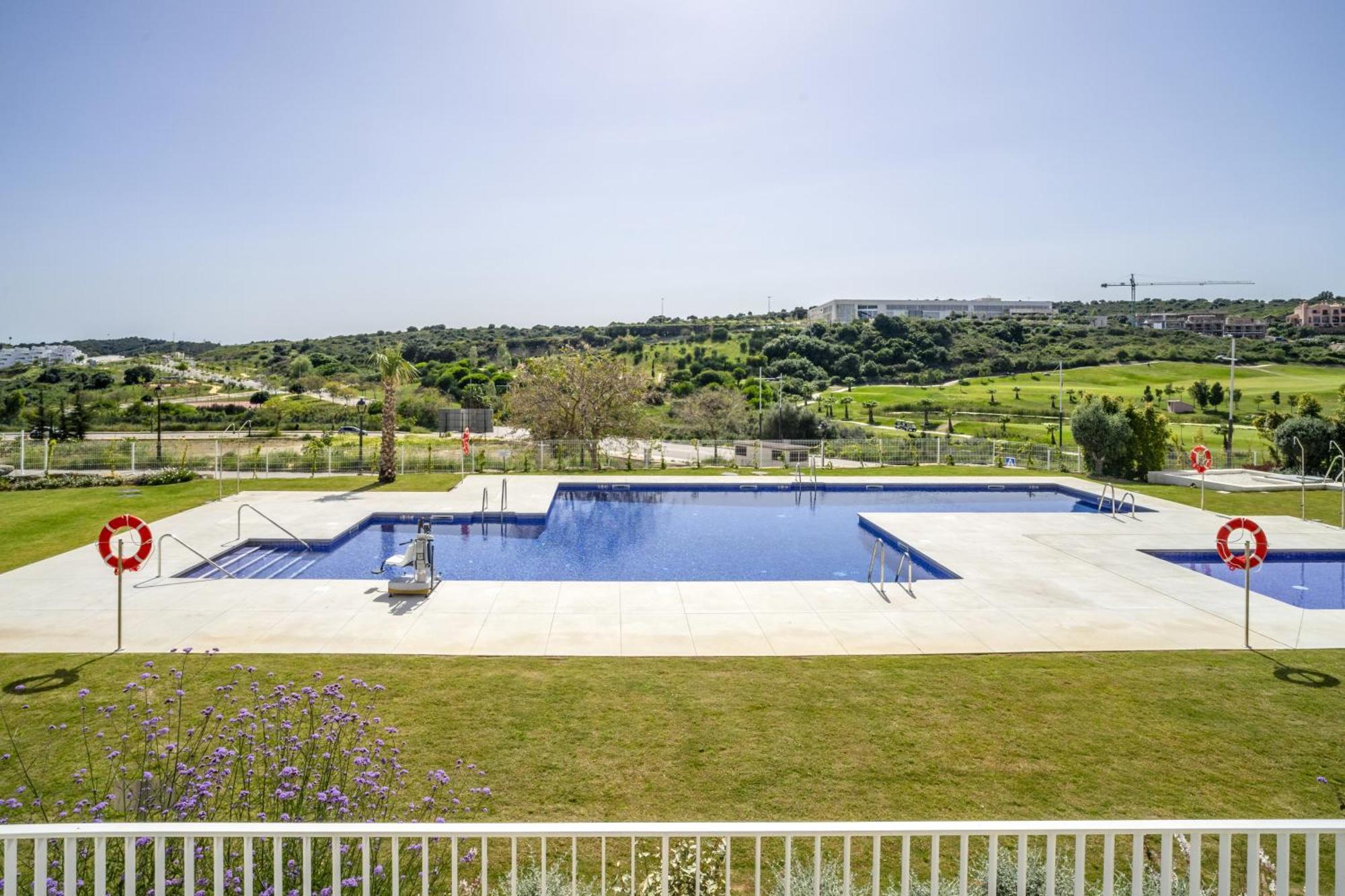 Fabuloso Con Jardin Privado Y Jacuzzi Appartement Estepona