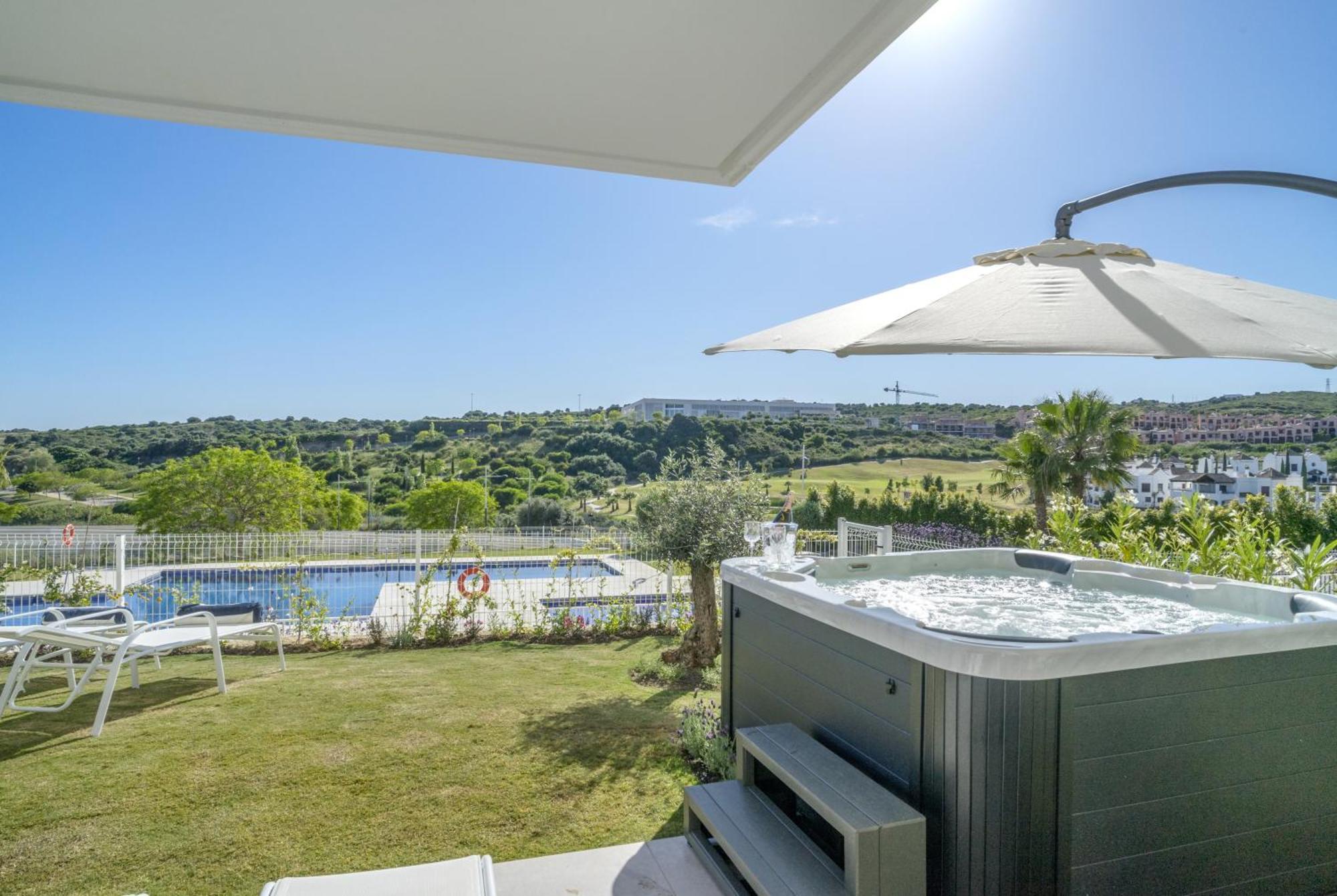 Fabuloso Con Jardin Privado Y Jacuzzi Appartement Estepona