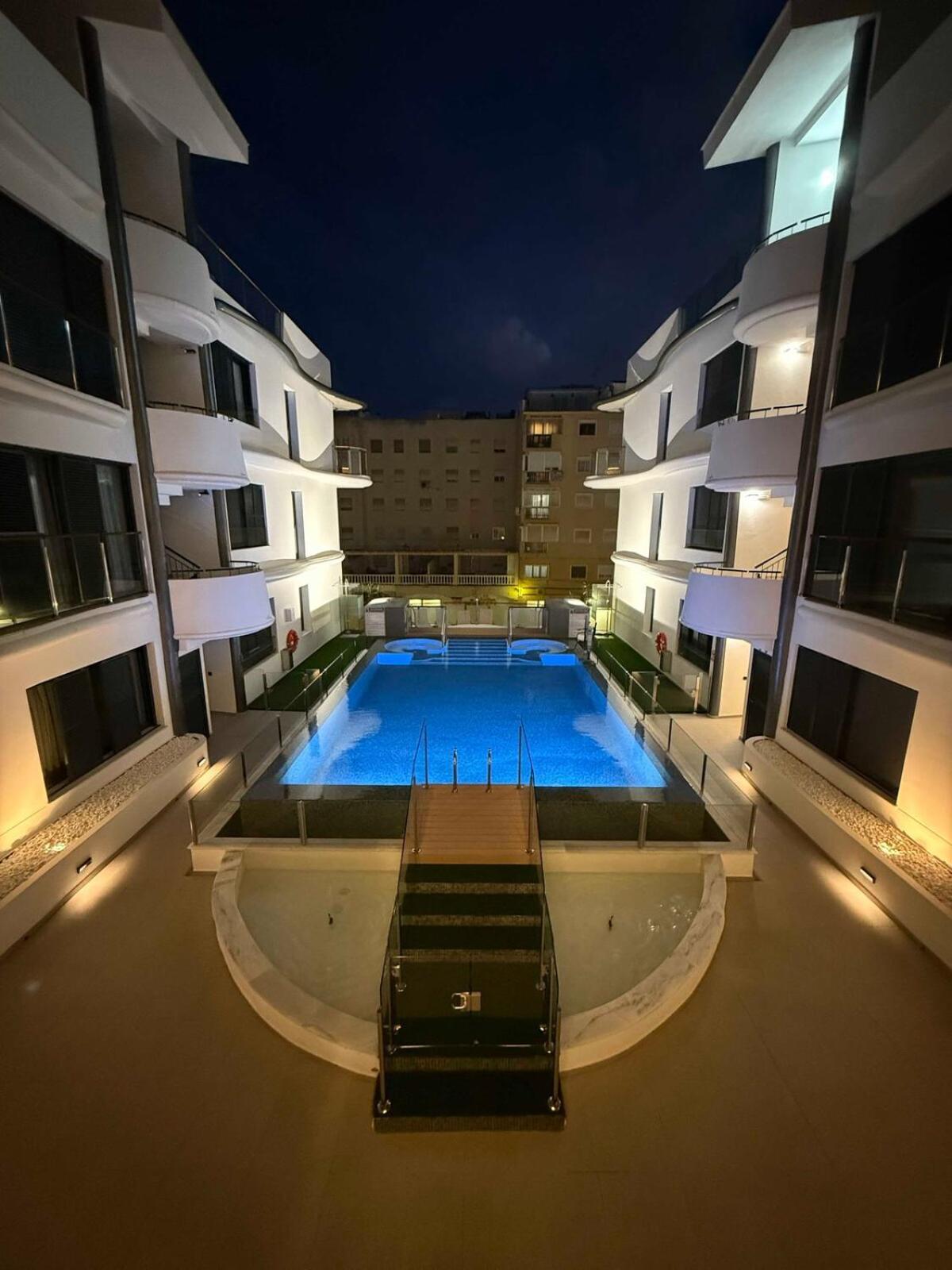 Luxury One Bed & Pool