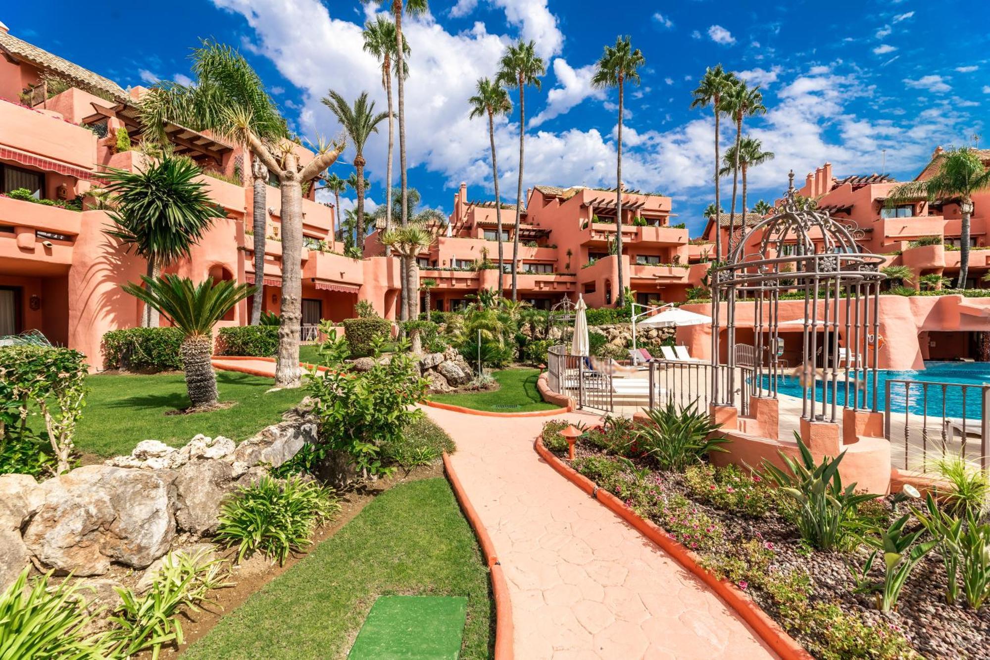 Golden Shore Seafront Estepona