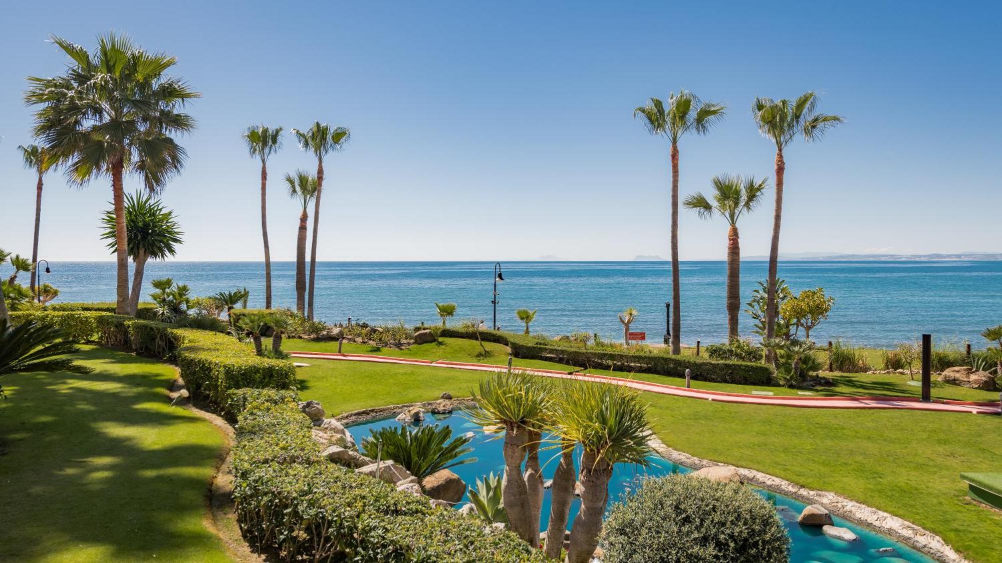 Apartment Golden Shore Seafront