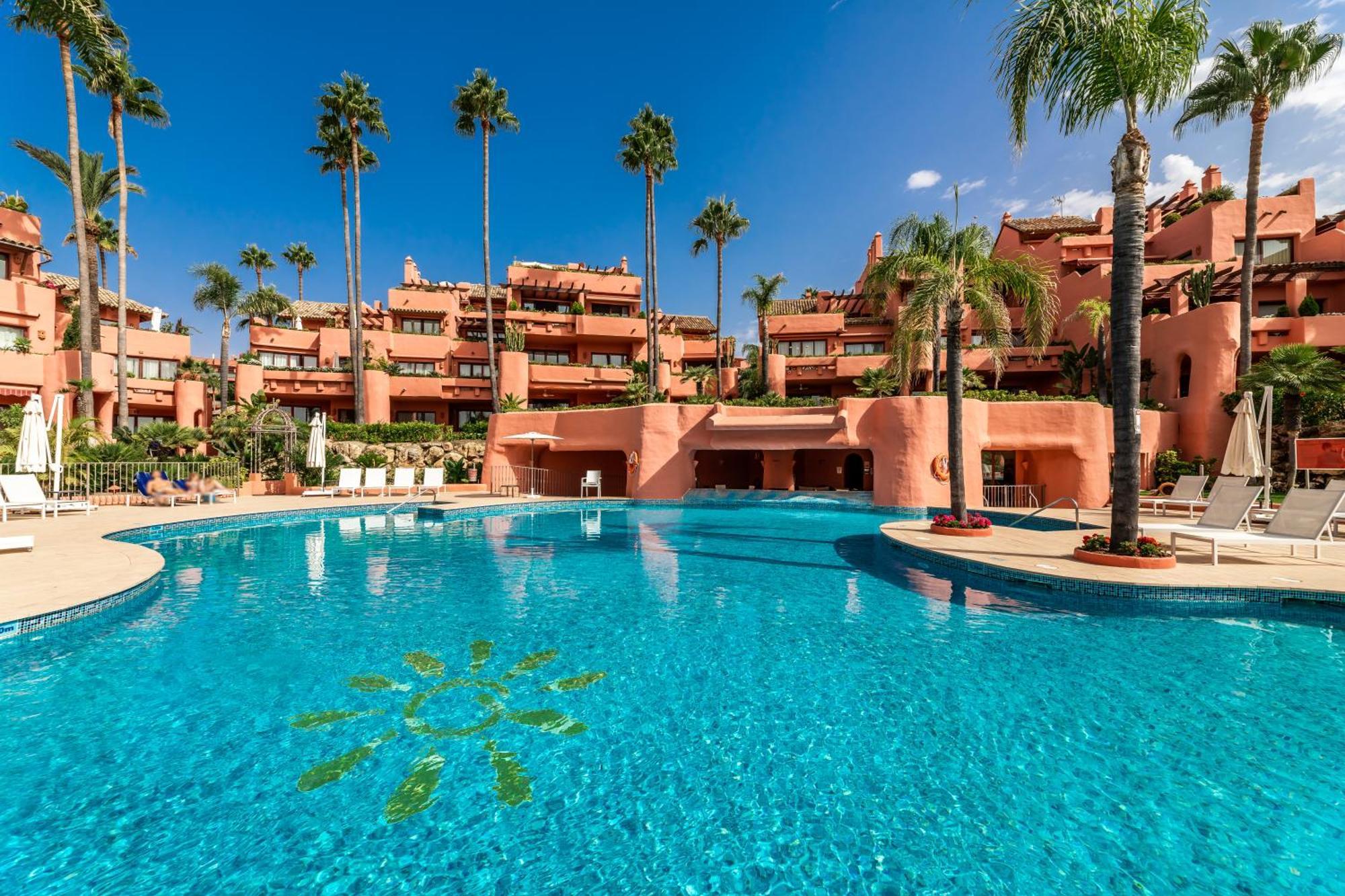 Golden Shore Seafront * Estepona