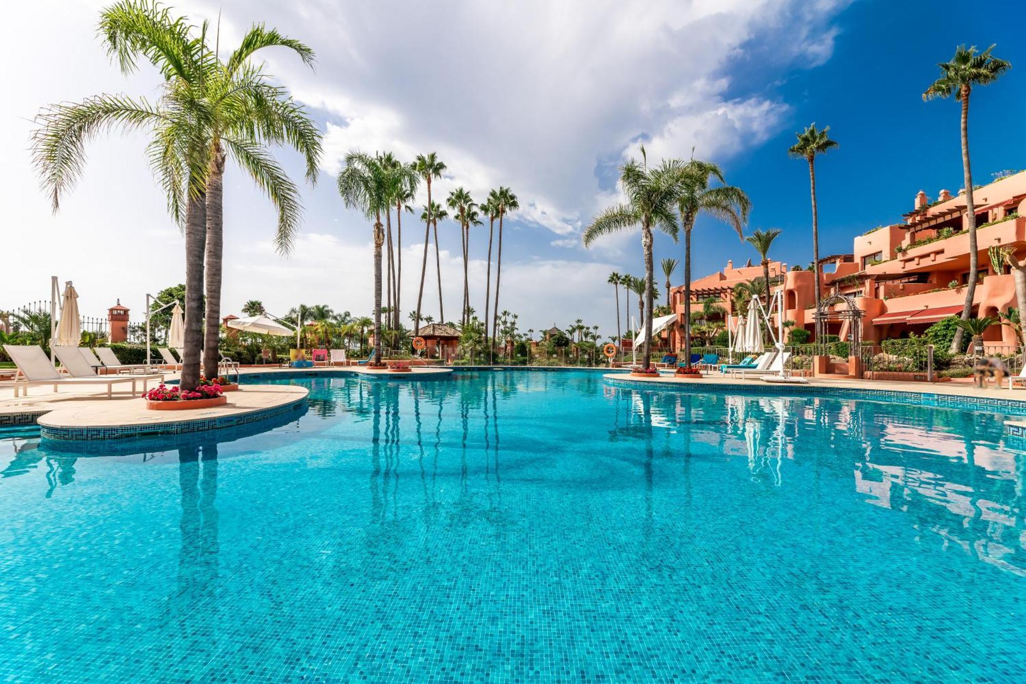 Golden Shore Seafront * Estepona