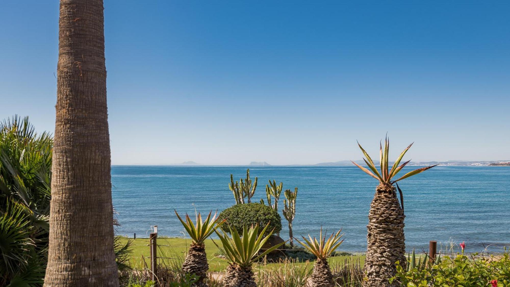 Golden Shore Seafront * Estepona