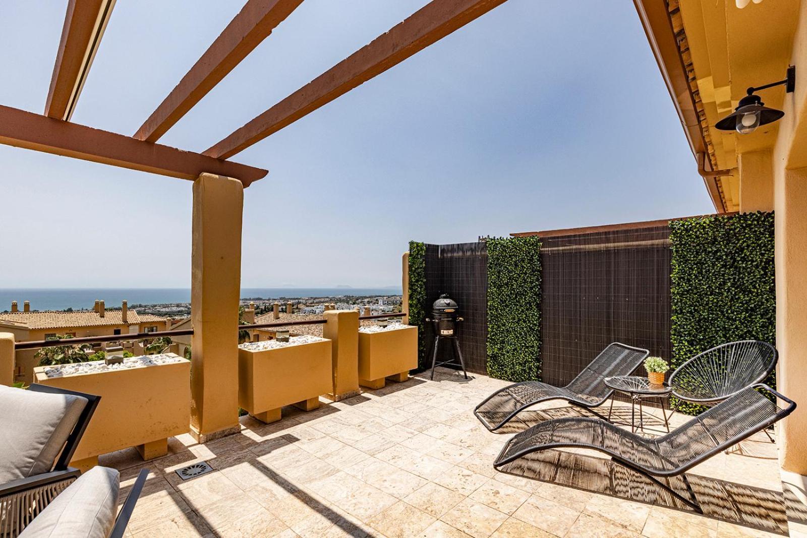 Panoramic Sea Views Penthouse *
