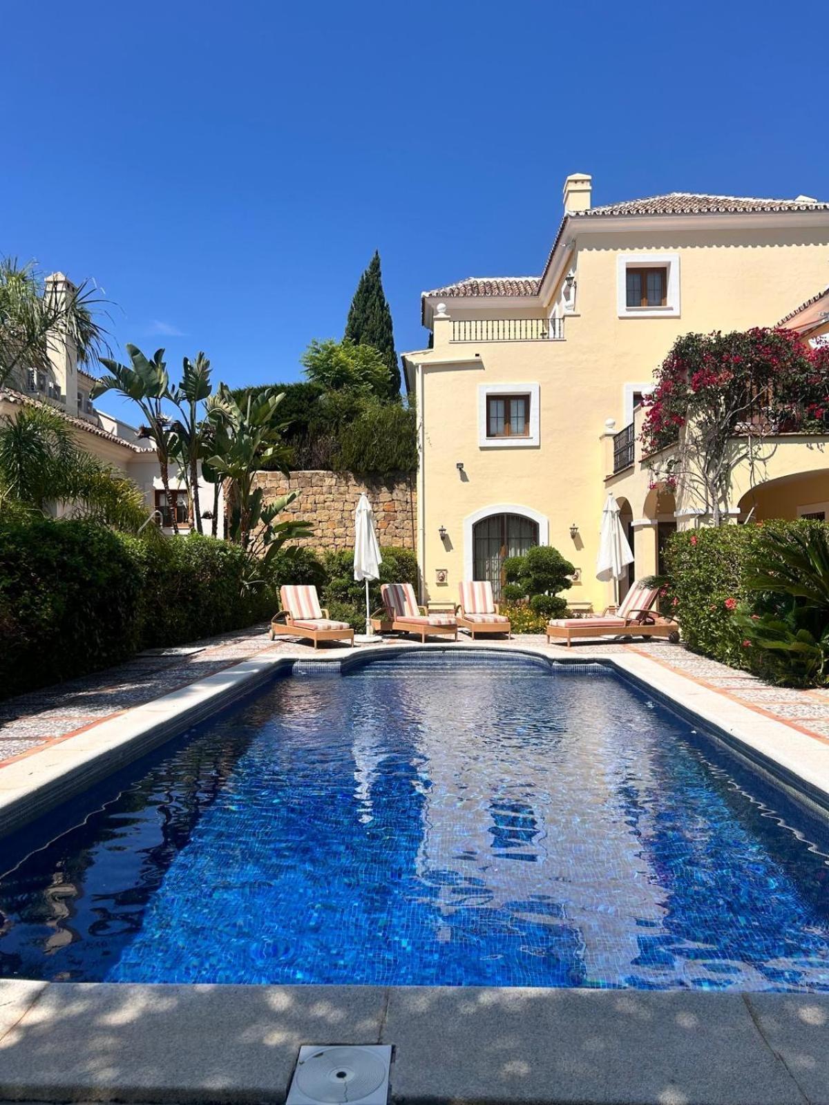 Luxury At Maria In El Paraiso Spain Villa