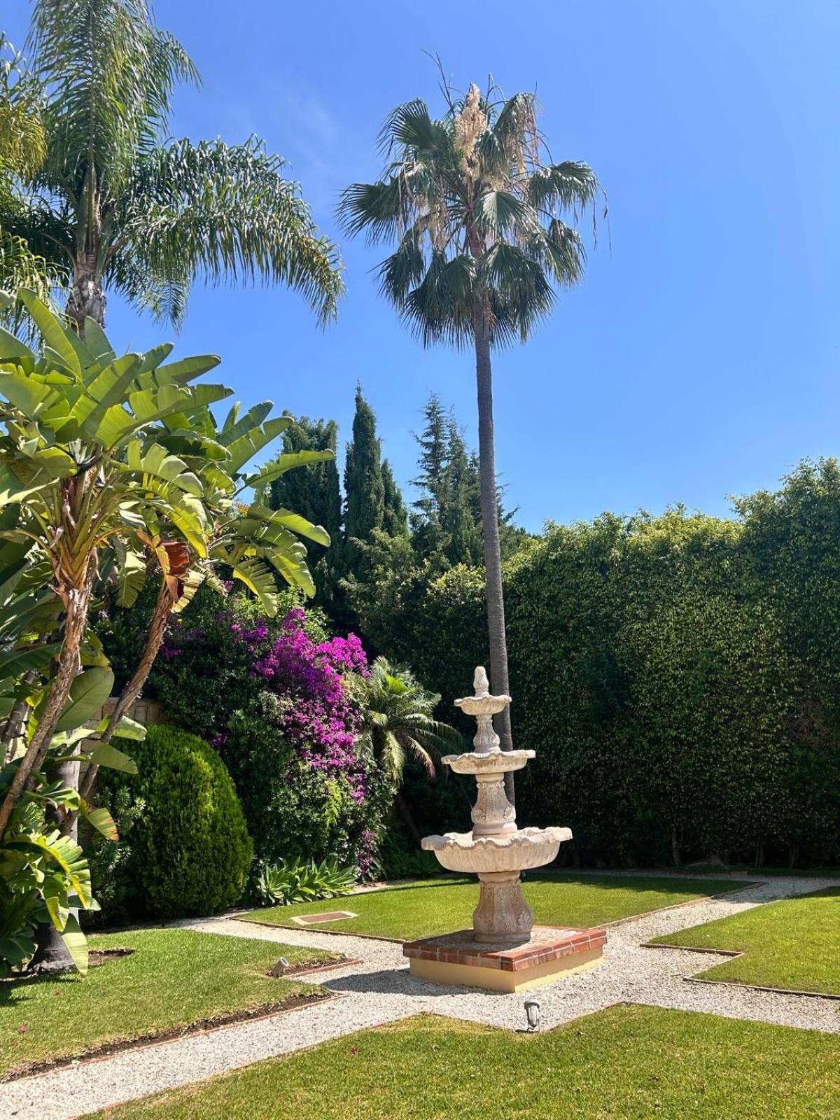 Luxury At Maria In El Paraiso Spain Villa *