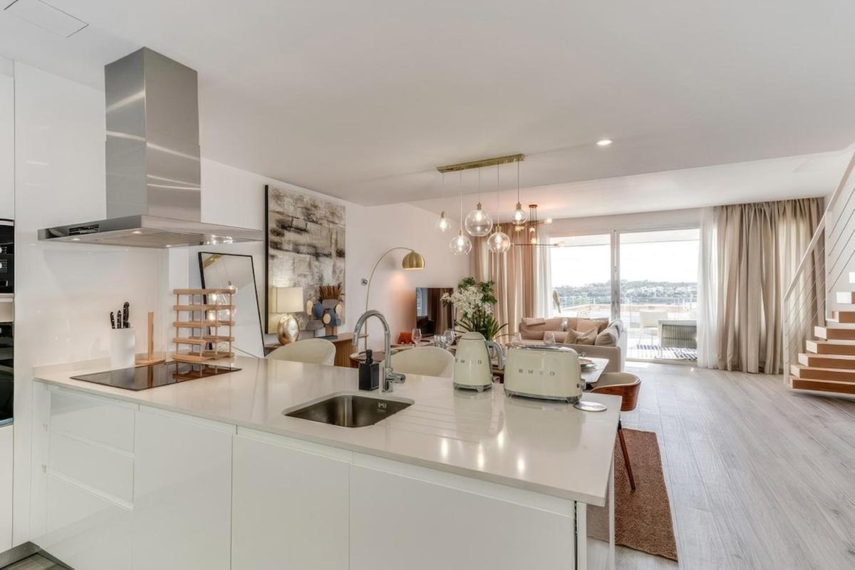 Oceana Townhouse - Cozy 3 Bed Home!