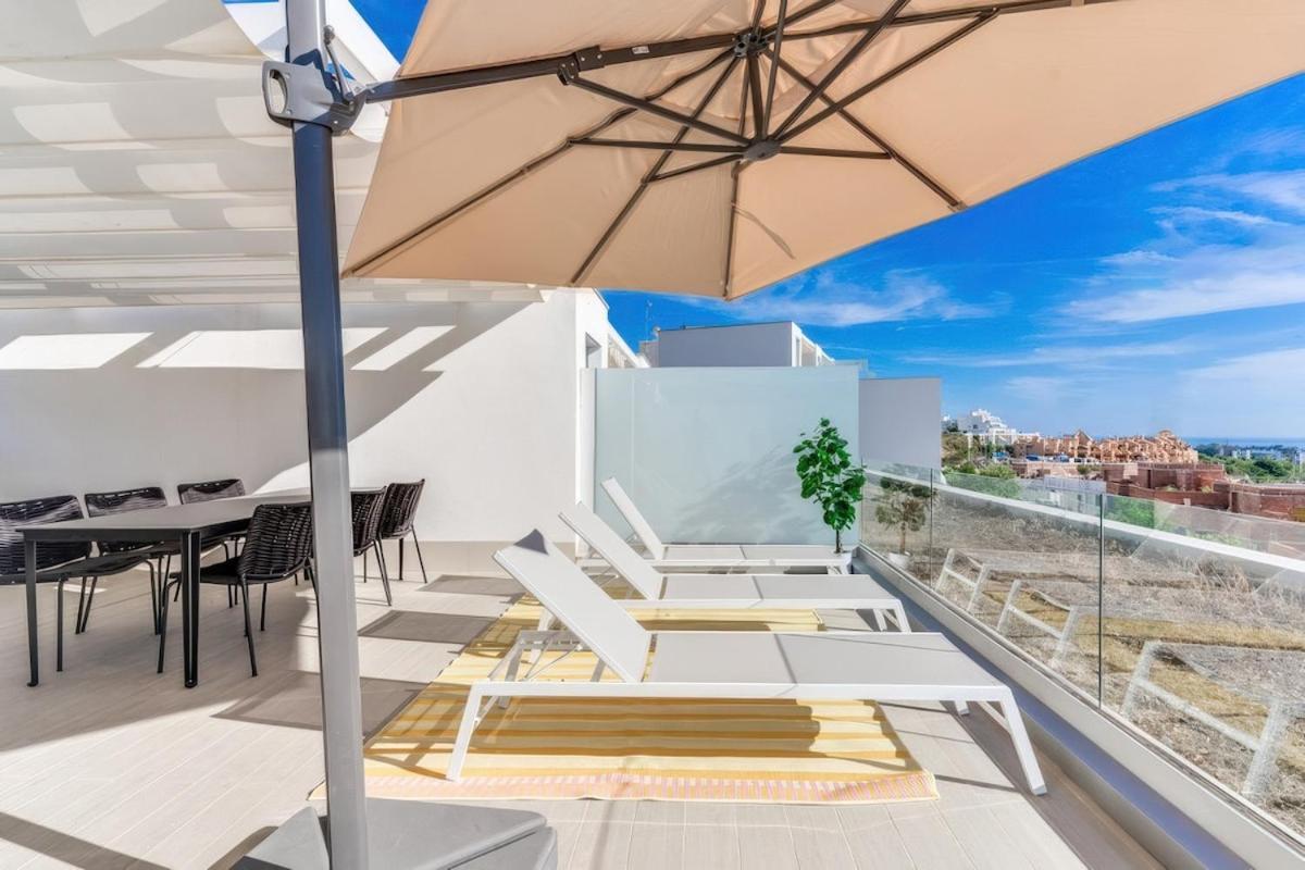 Oceana Townhouse - Cozy 3 Bed Home!