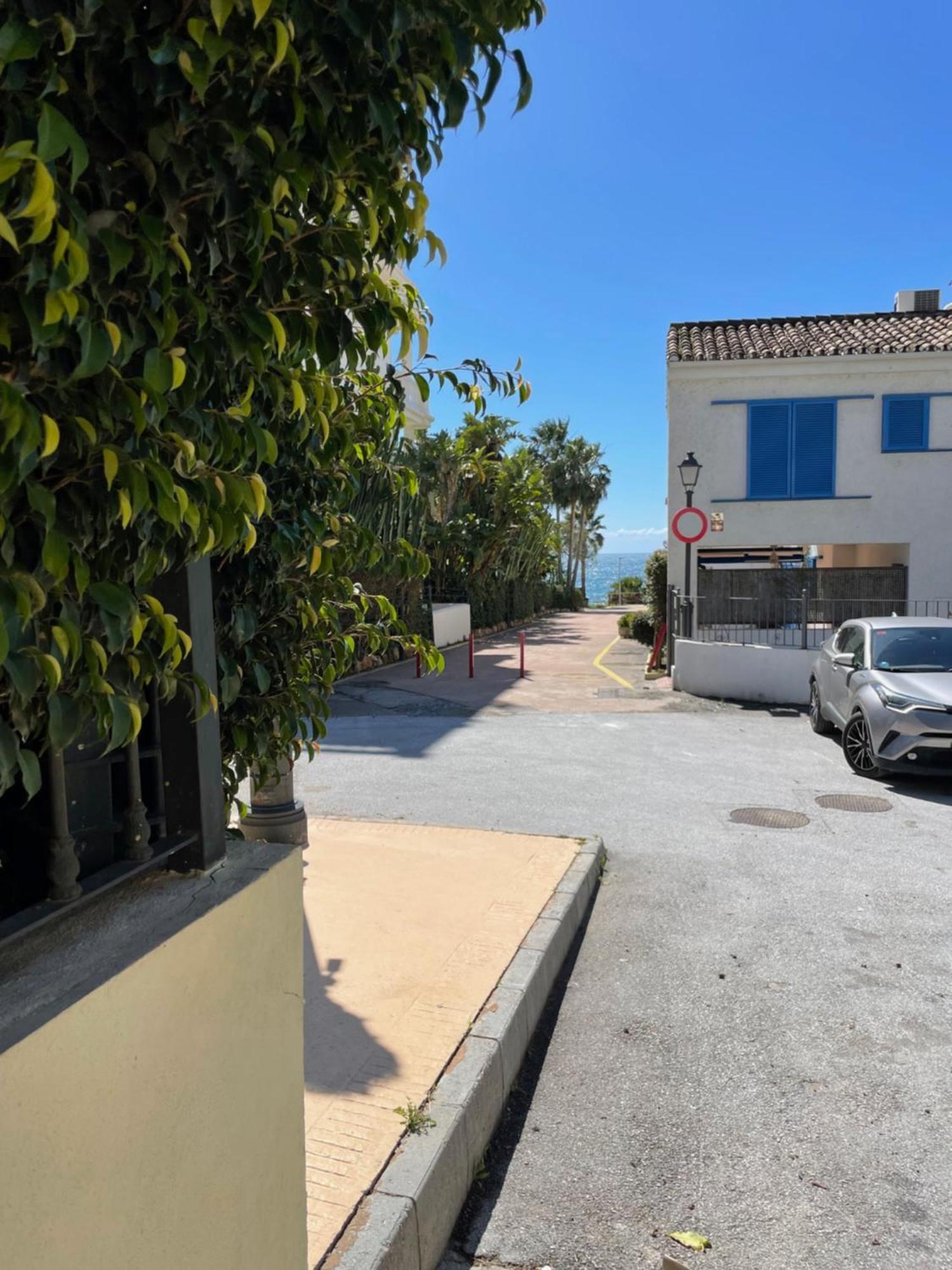 Playa Sin Aglomeraciones, Tarifas Especiales Cerca De Puerto Banus