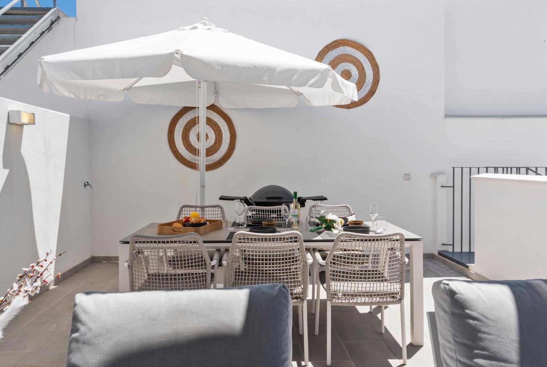 Apartamento Luxury Penthouse With Beautiful Rooftop At Location