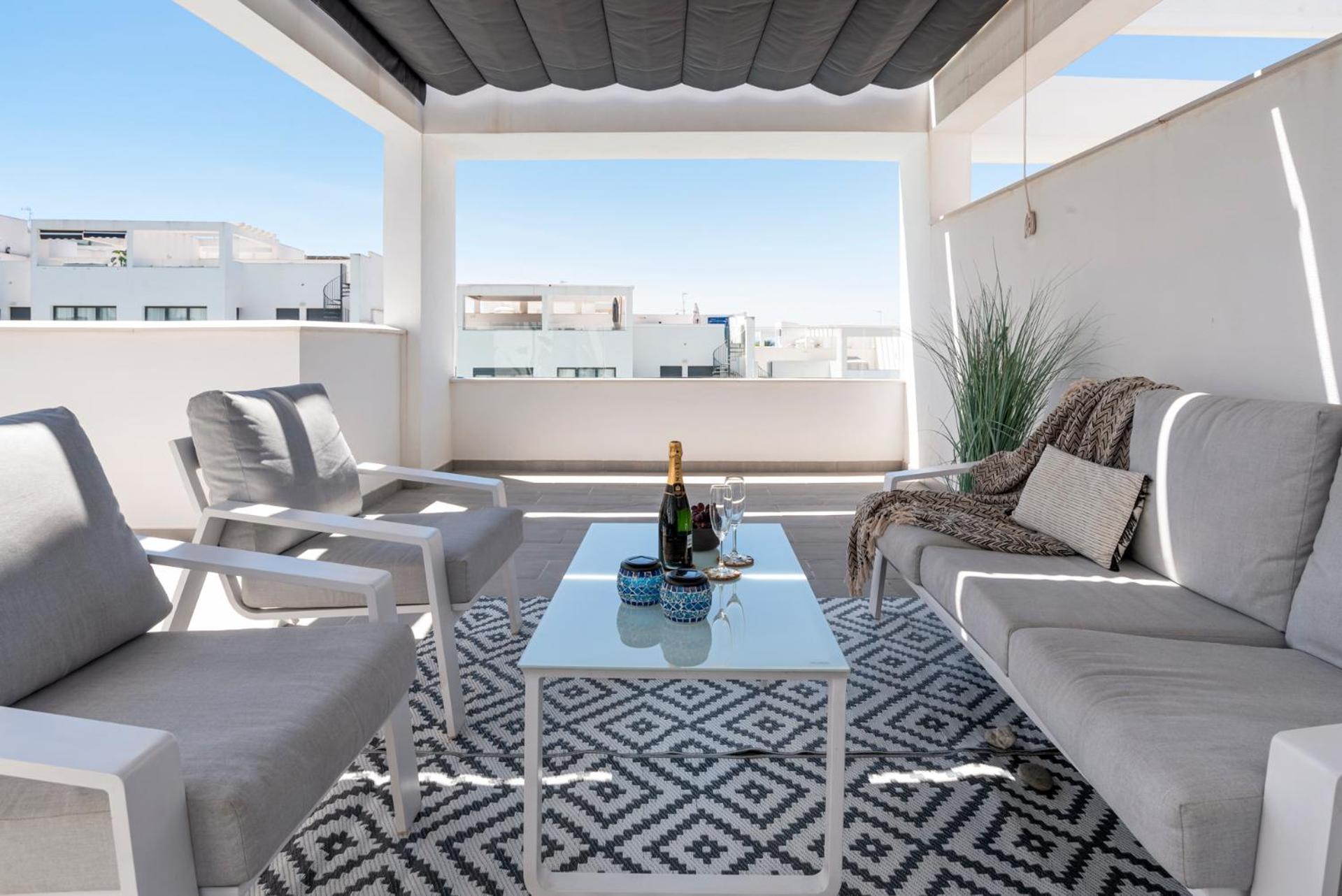 Luxury Penthouse With Beautiful Rooftop At Location Apartamento *