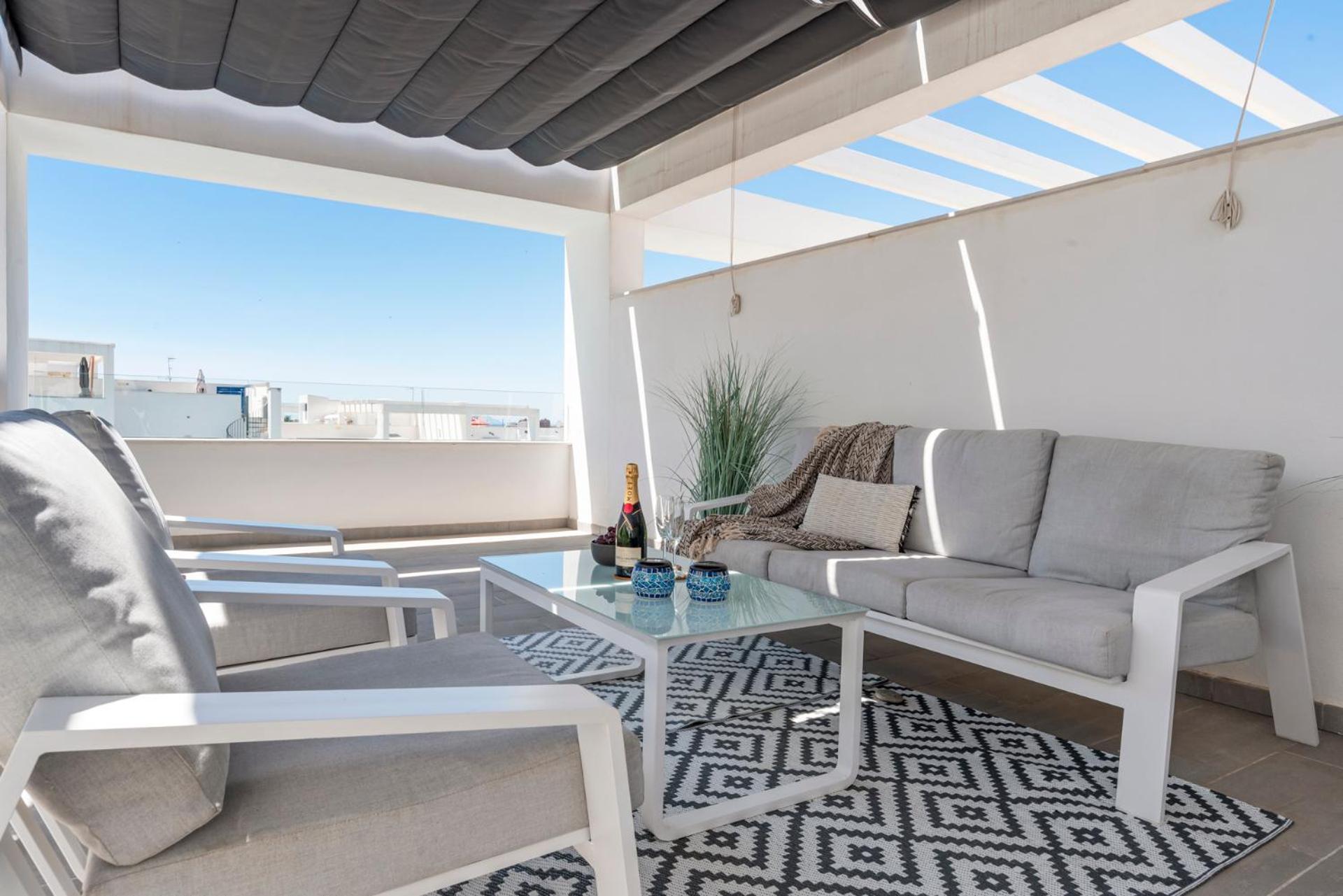 Luxury Penthouse With Beautiful Rooftop At Location Apartamento