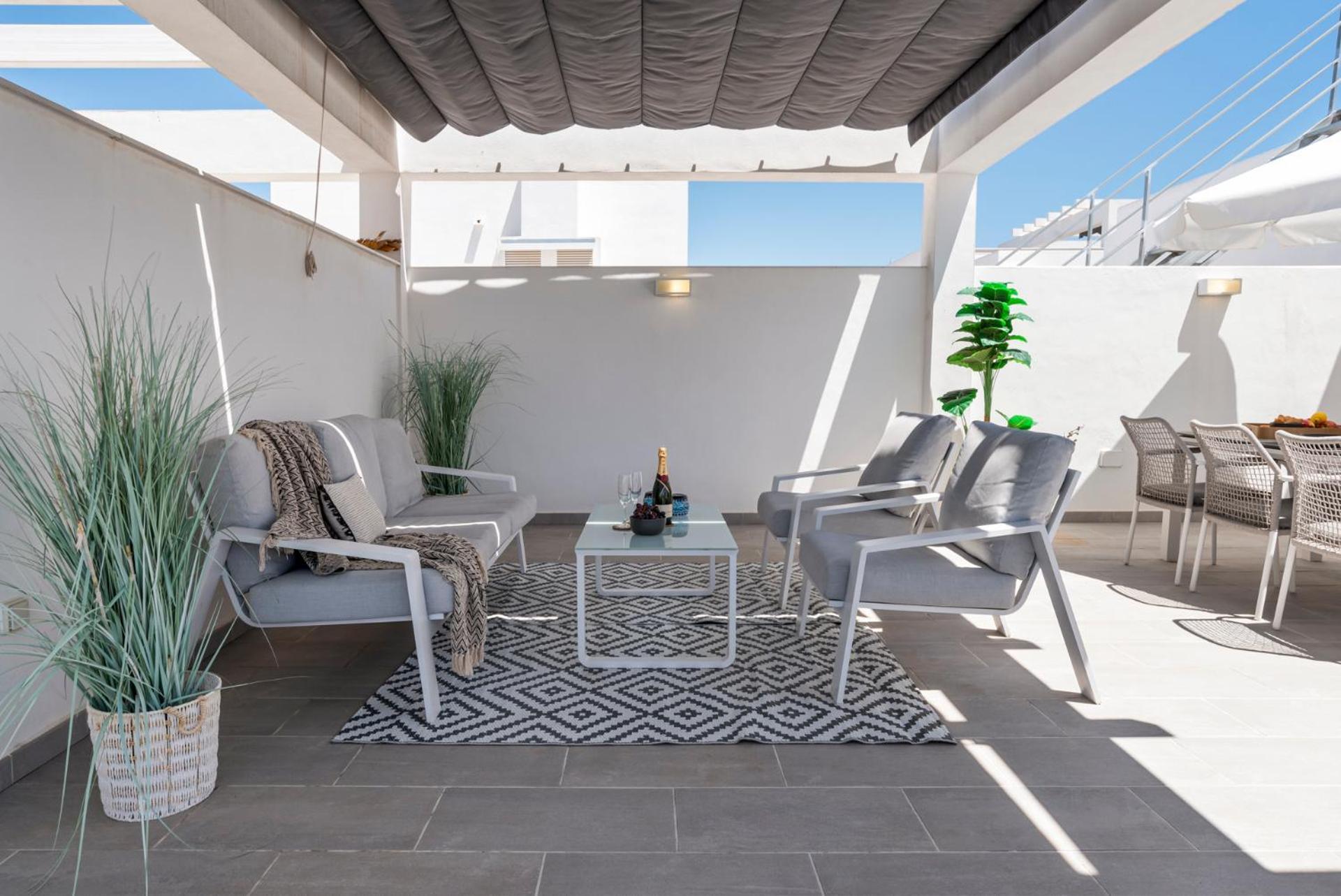 Apartamento Luxury Penthouse With Beautiful Rooftop At Location