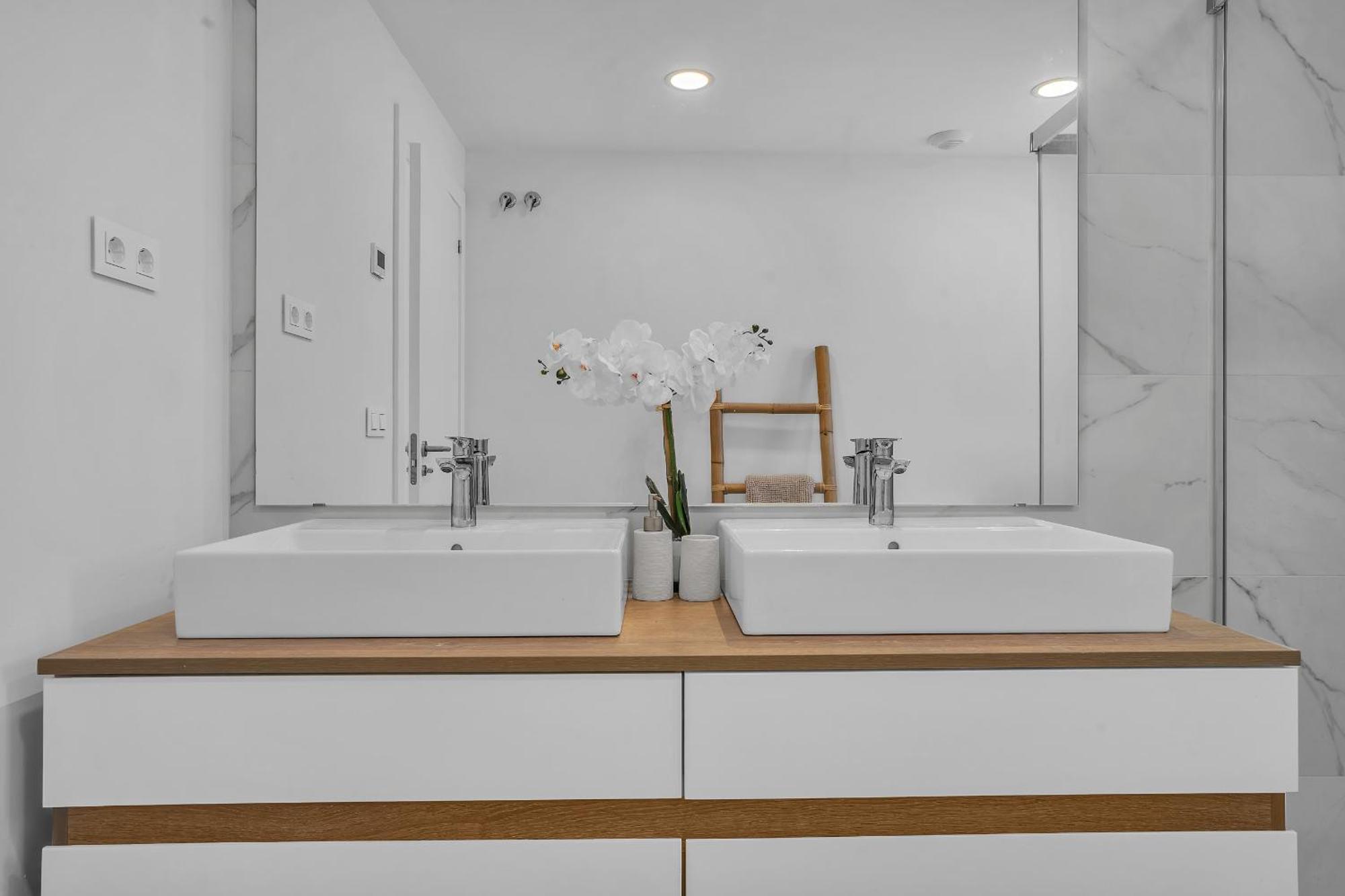 Oasis 325 *