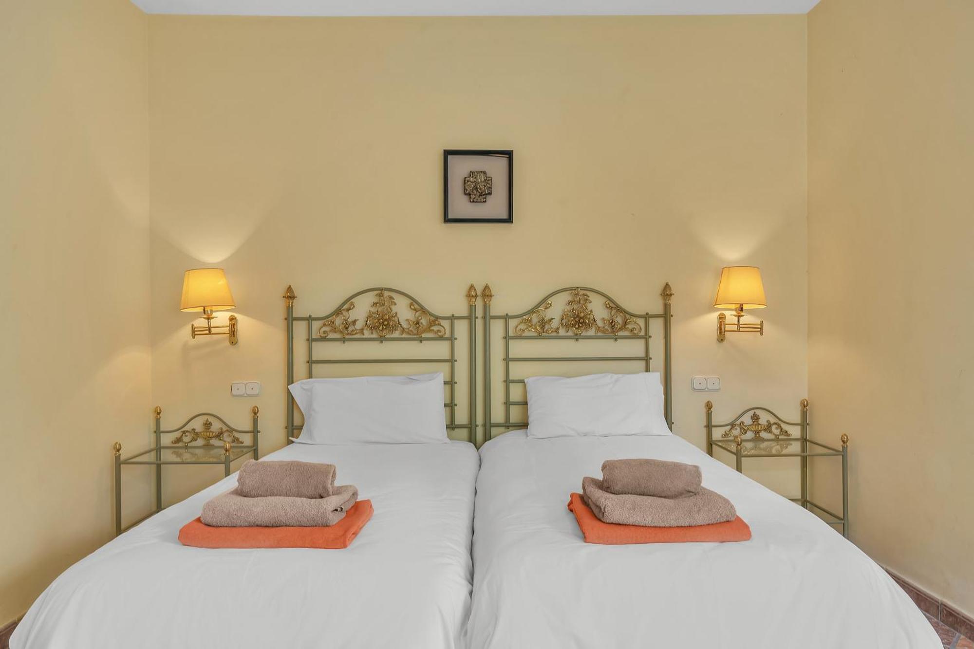 Arin - Beachside Family Villa Estepona