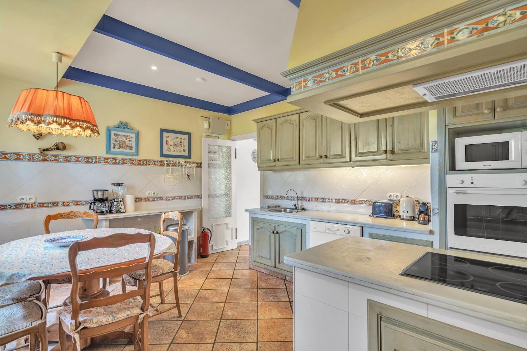 Arin - Beachside Family Villa