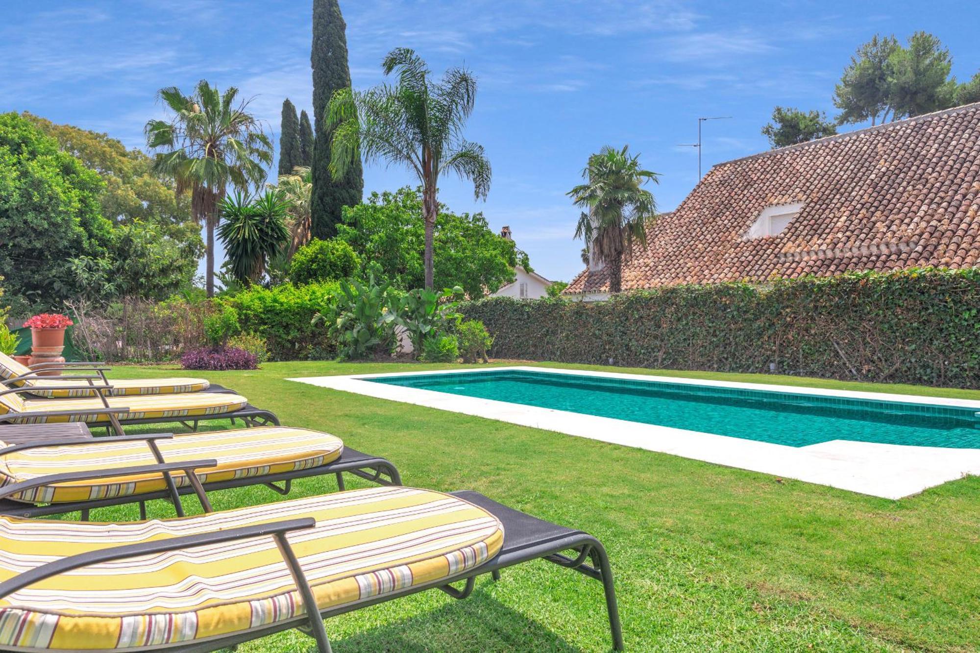 Arin - Beachside Family Villa Estepona