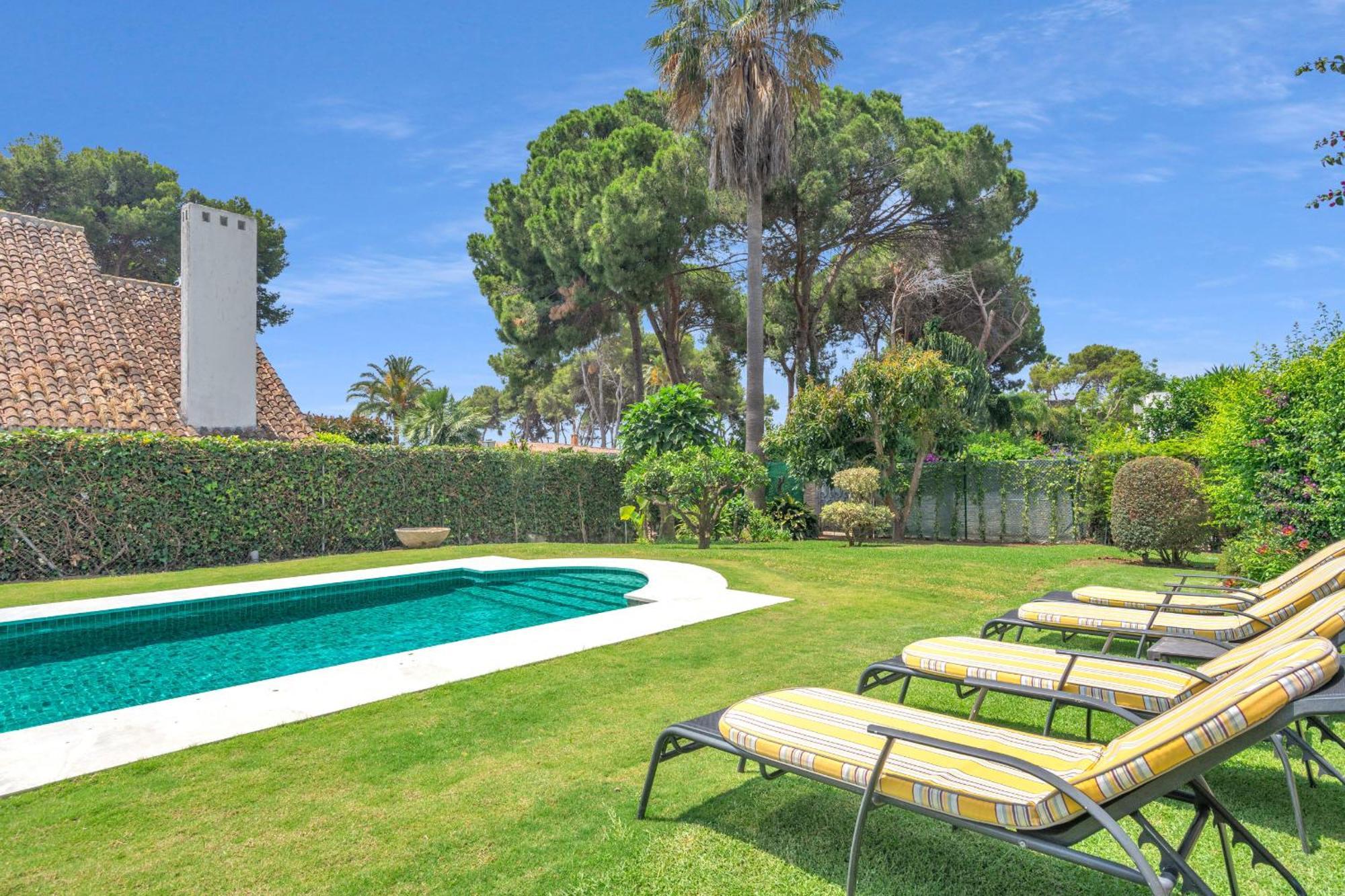 Arin - Beachside Family Villa Estepona