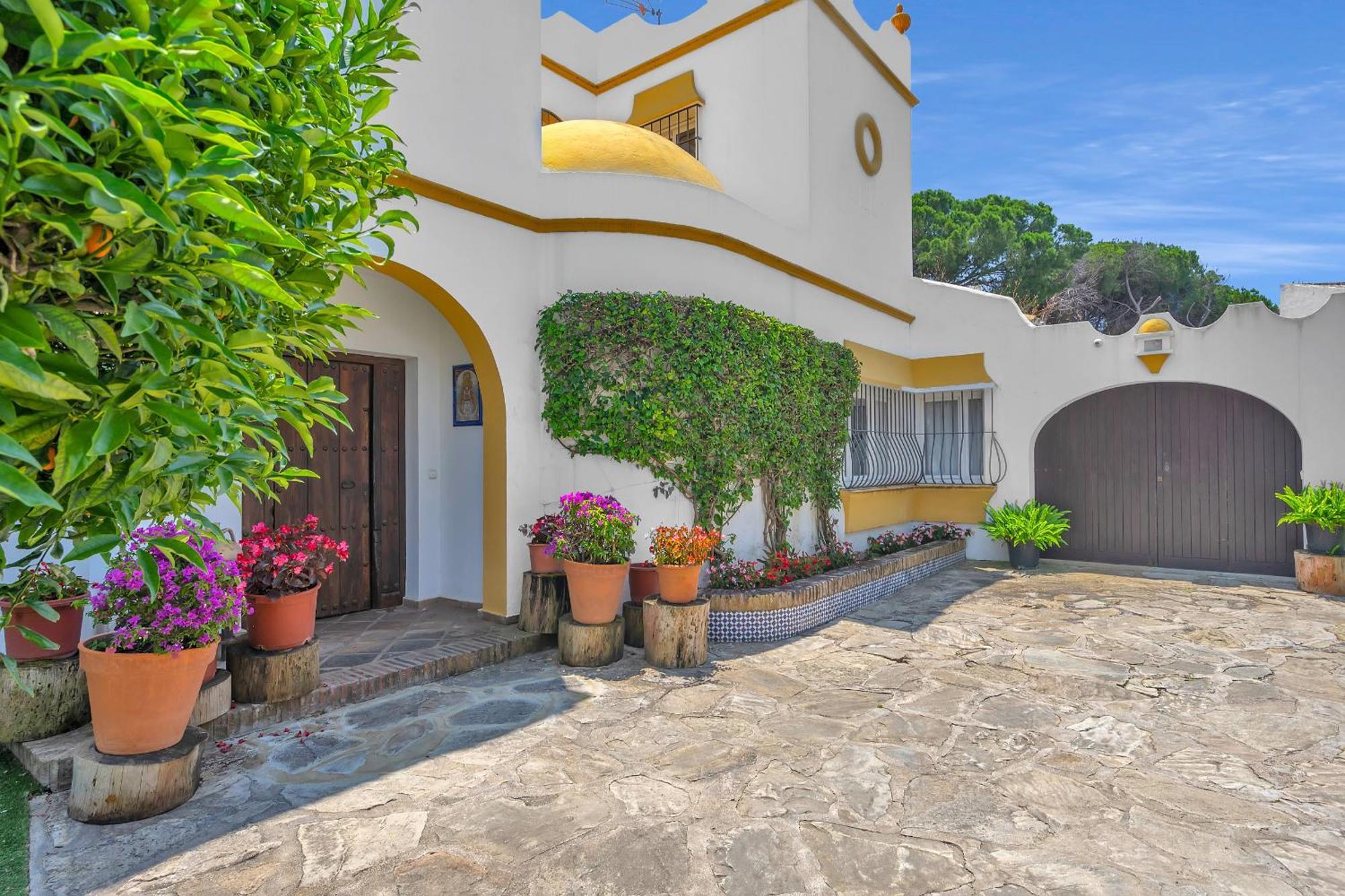 Villa Arin - Beachside Family Estepona