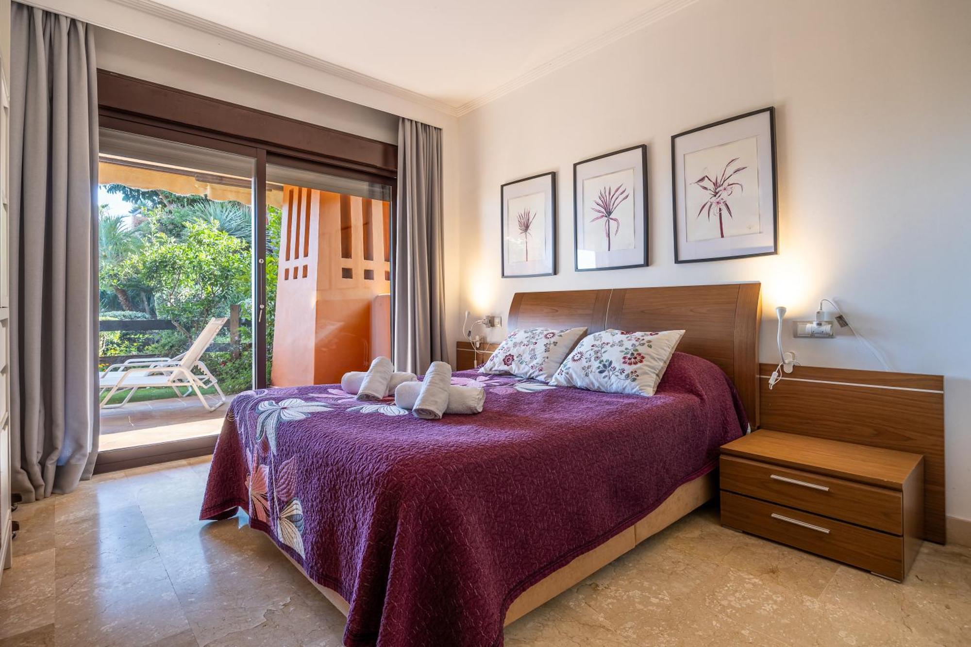 Bougainvillea Retreat, Espacioso Terraza & Parking Estepona