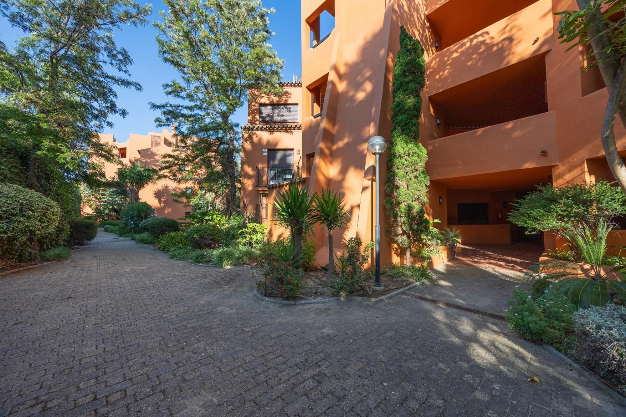 Apartment Bougainvillea Retreat, Espacioso Terraza & Parking Estepona