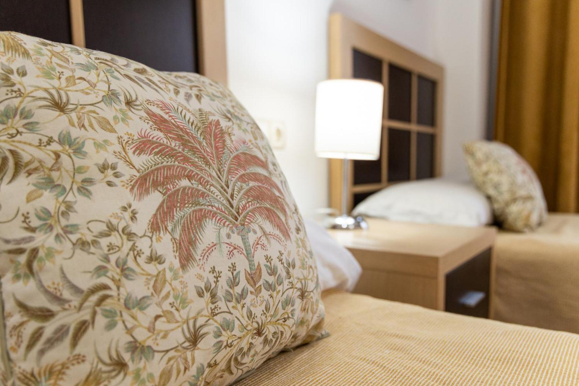 Bougainvillea Retreat, Espacioso Terraza & Parking Apartment *