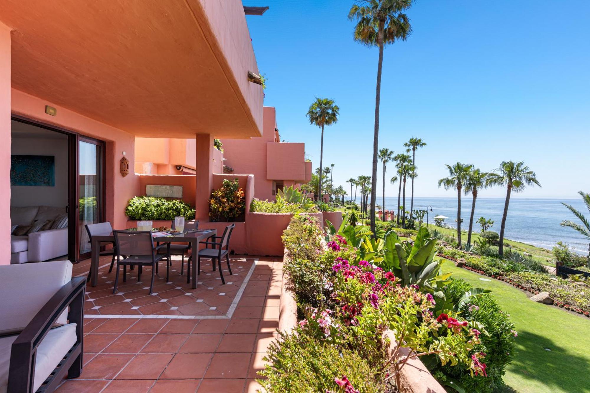 Apartment Golden Shore Seafront Estepona