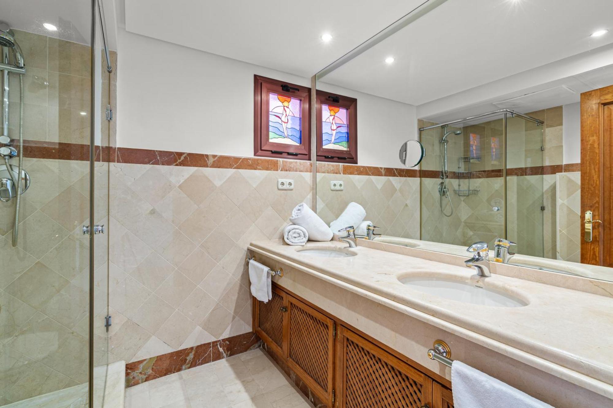 Golden Shore Seafront Apartment Estepona