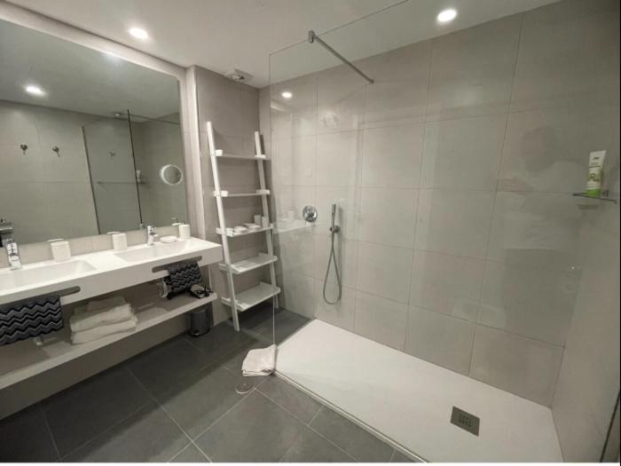 Modern 3 Bed With Sea Views Pool *