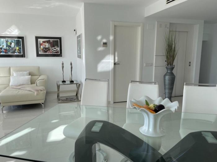Modern 3 Bed With Sea Views Pool Apartment *