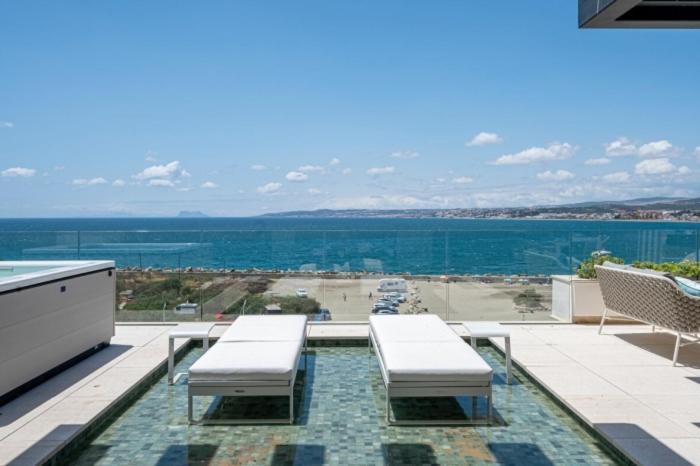 Luxury Front Line Ikkil Bay Apartment